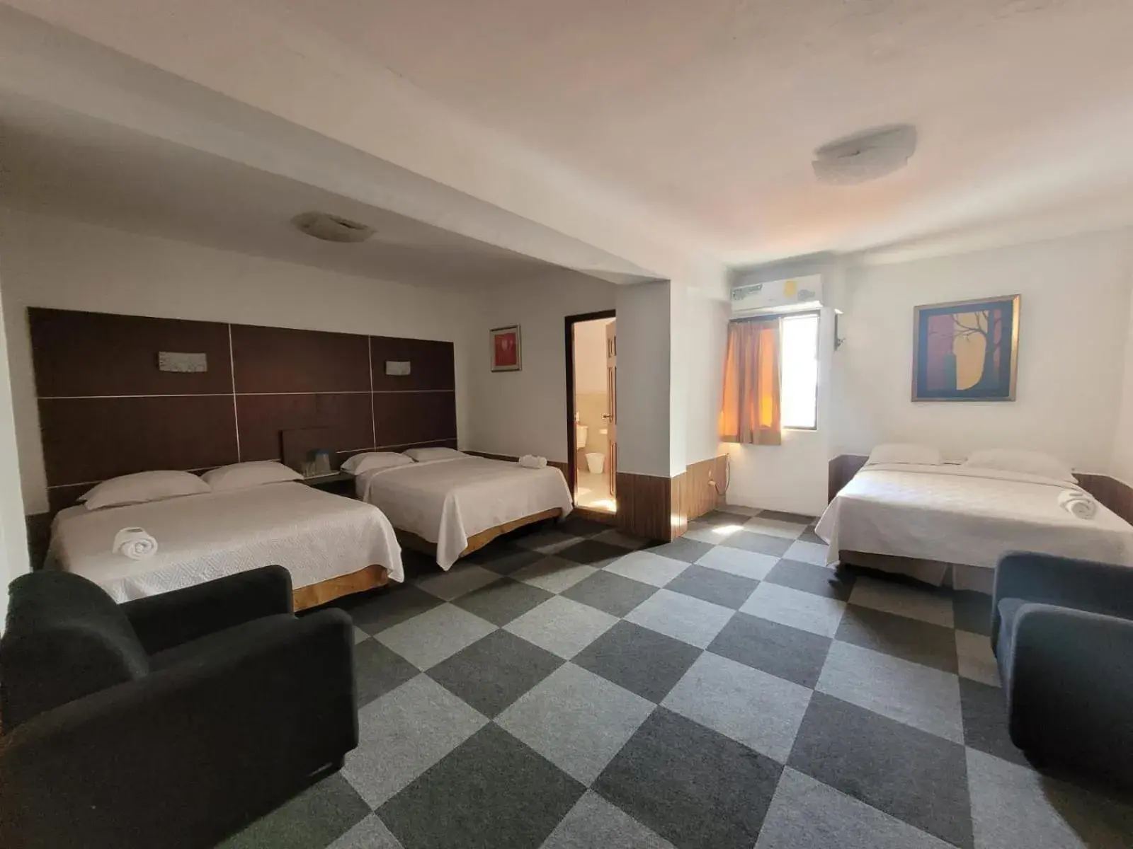 Bed in Hotel Costa Inn
