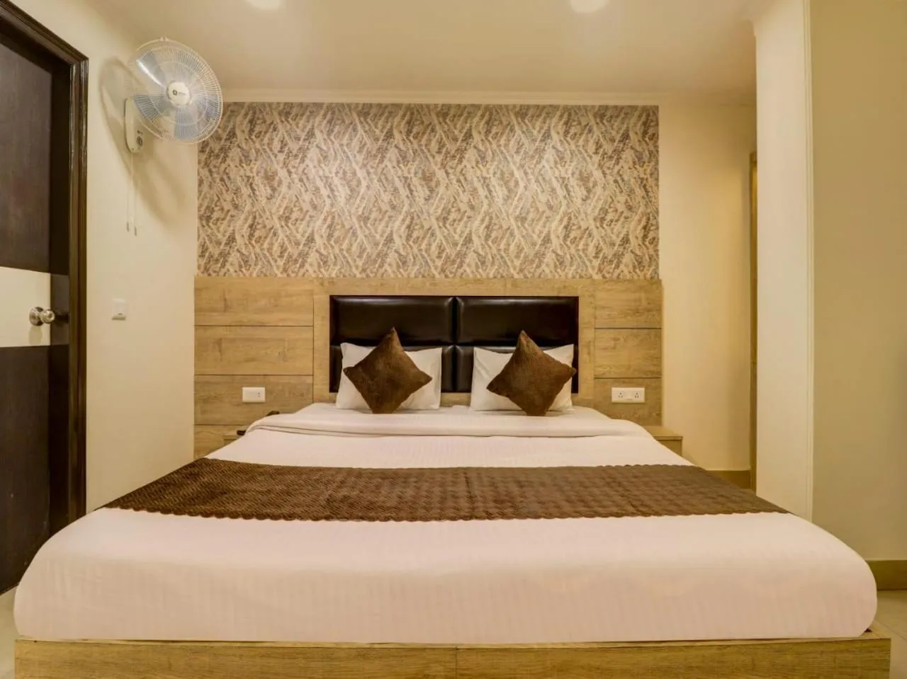 Bedroom, Bed in HOTEL DAKHA INTERNATIONAL - Karol Bagh, New Delhi