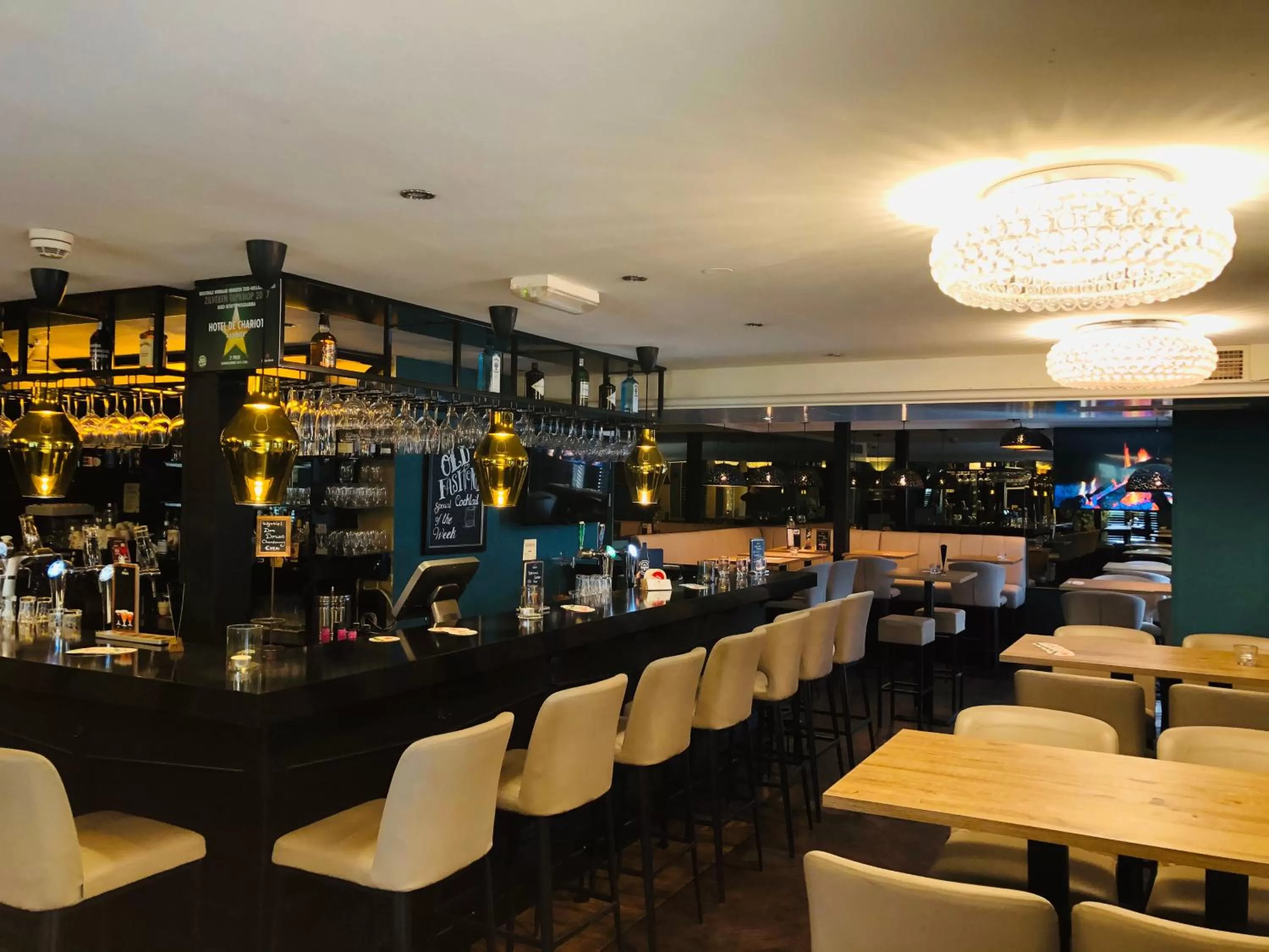 Lounge or bar in Boutique Hotel Chariot - Amsterdam Schiphol Airport