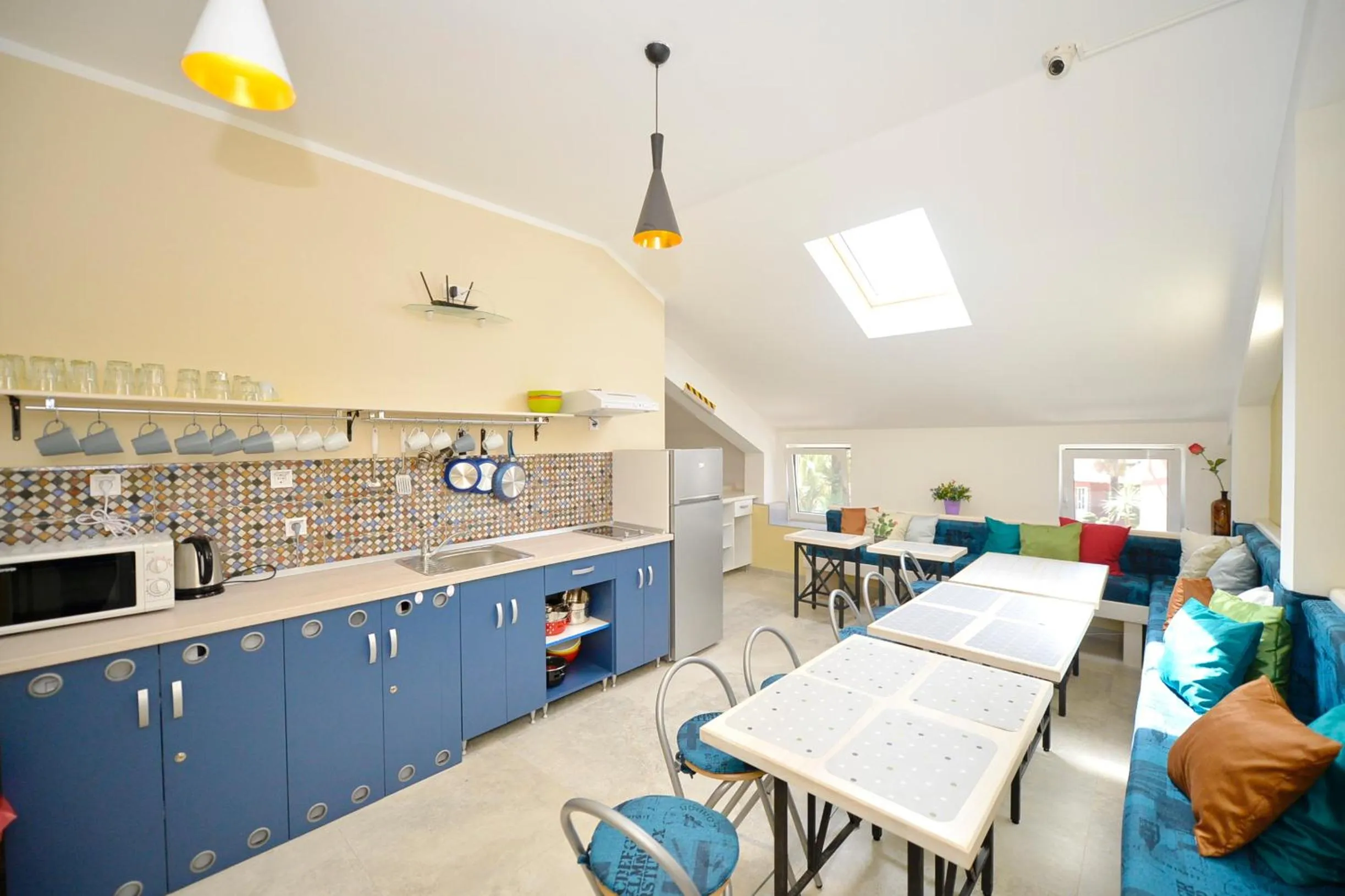 Communal kitchen in Hostel Pupa