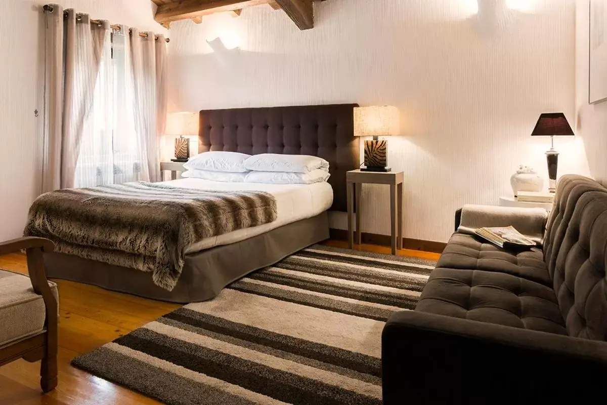 Photo of the whole room, Bed in Molino de Alcuneza Relais & Châteaux