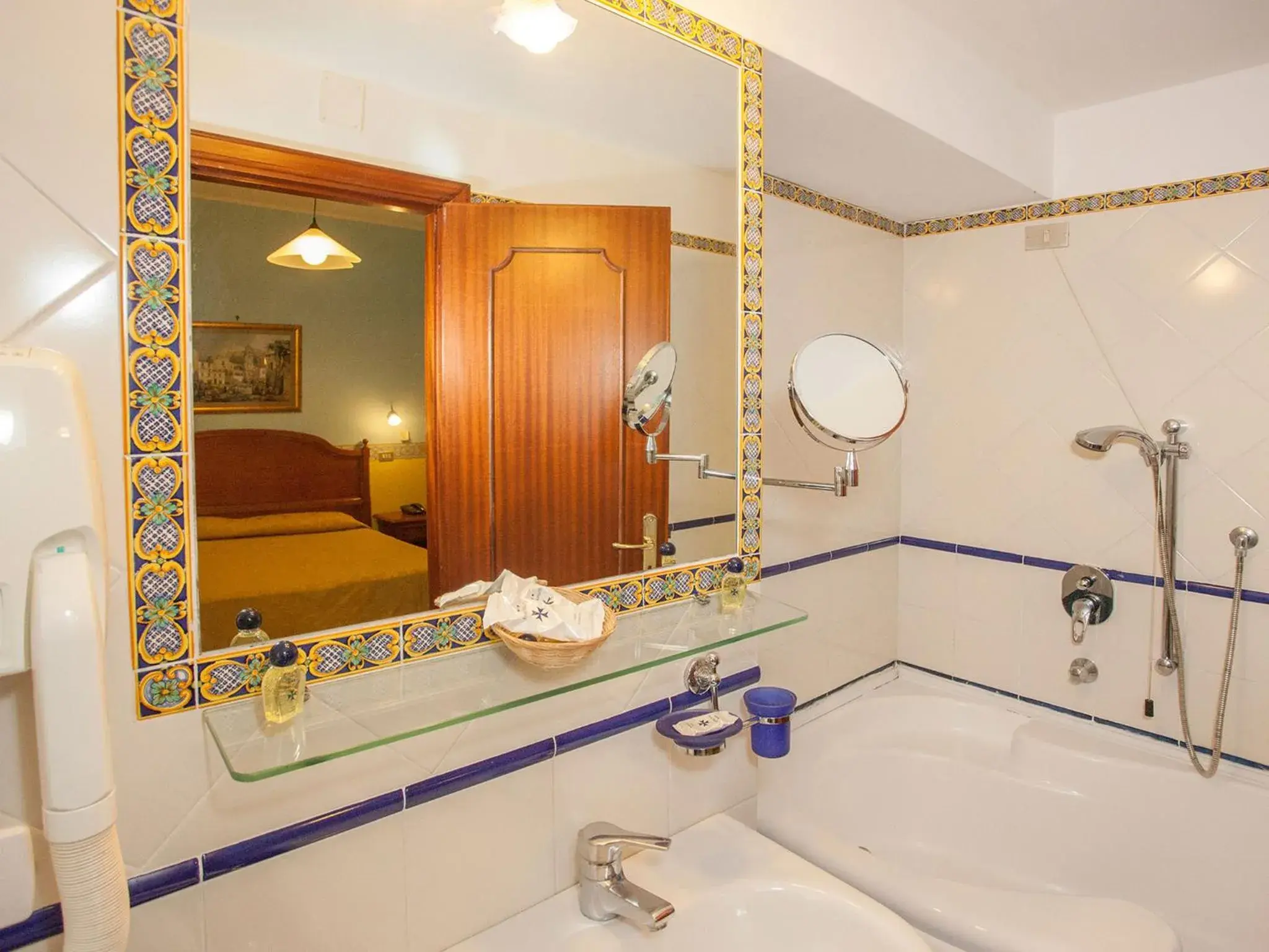 Bathroom in Hotel Amalfi
