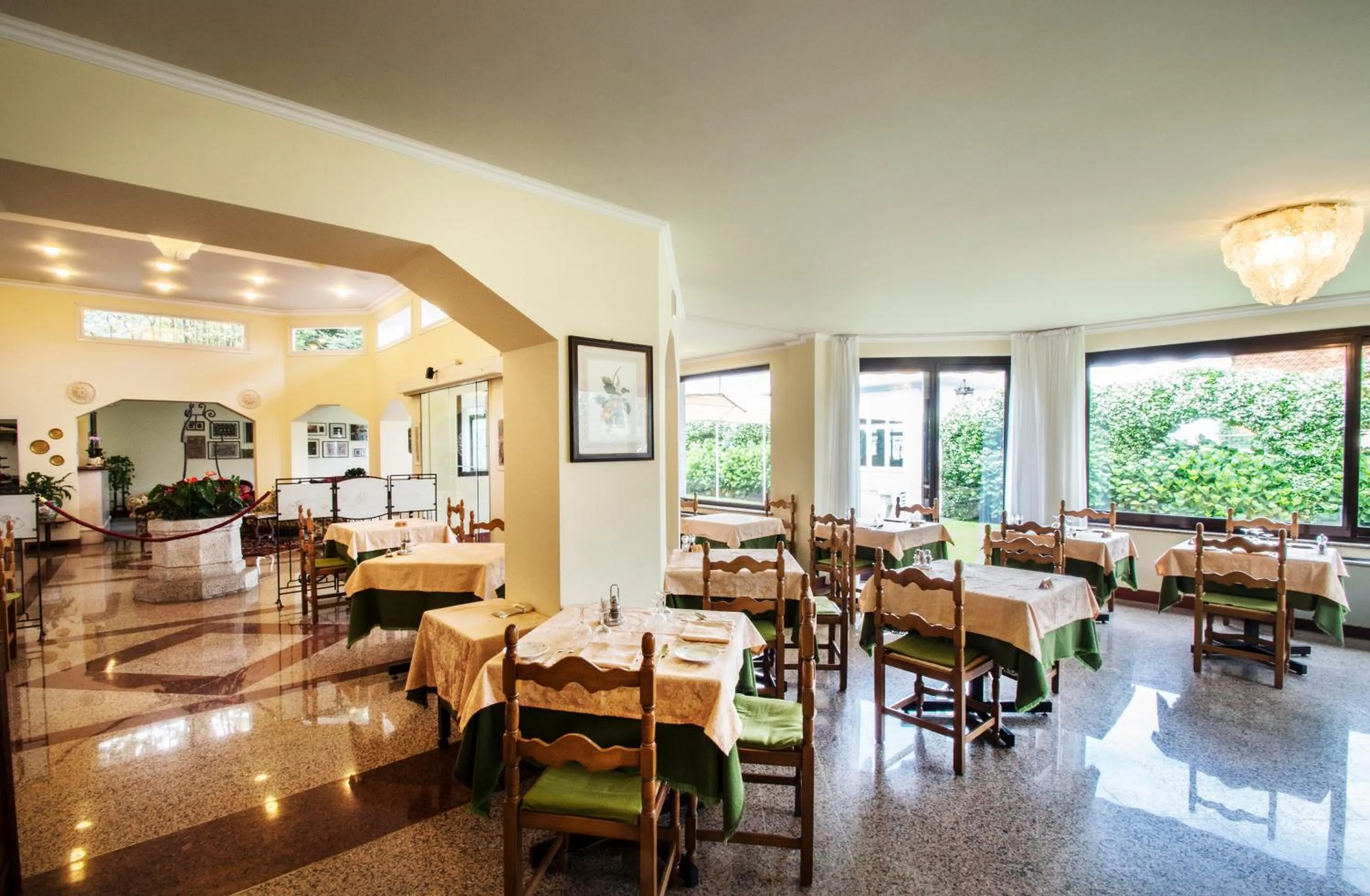 Restaurant/places to eat in Hotel Lido La Perla Nera