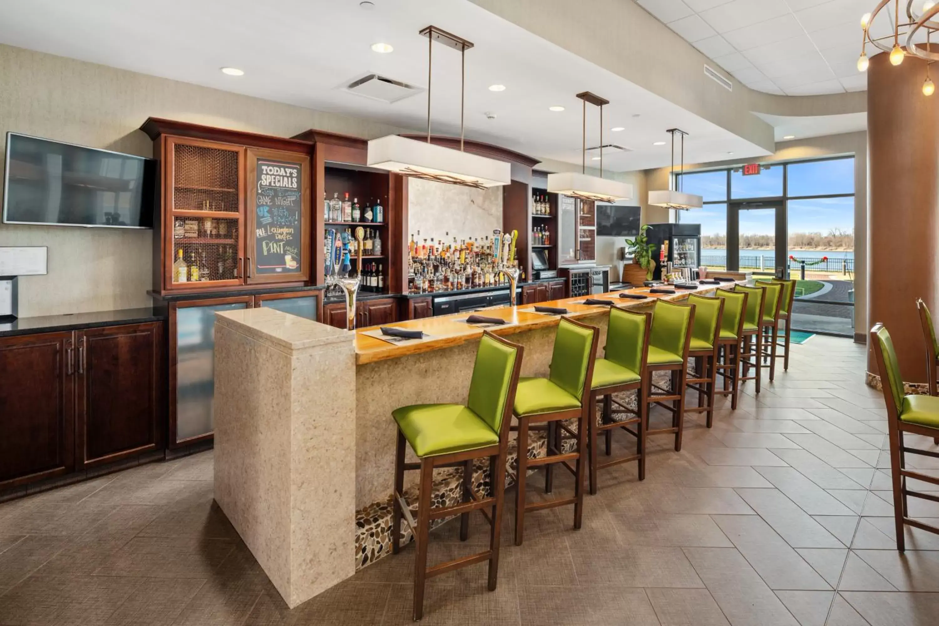 Lounge or bar, Lounge/Bar in Holiday Inn Owensboro Riverfront, an IHG Hotel