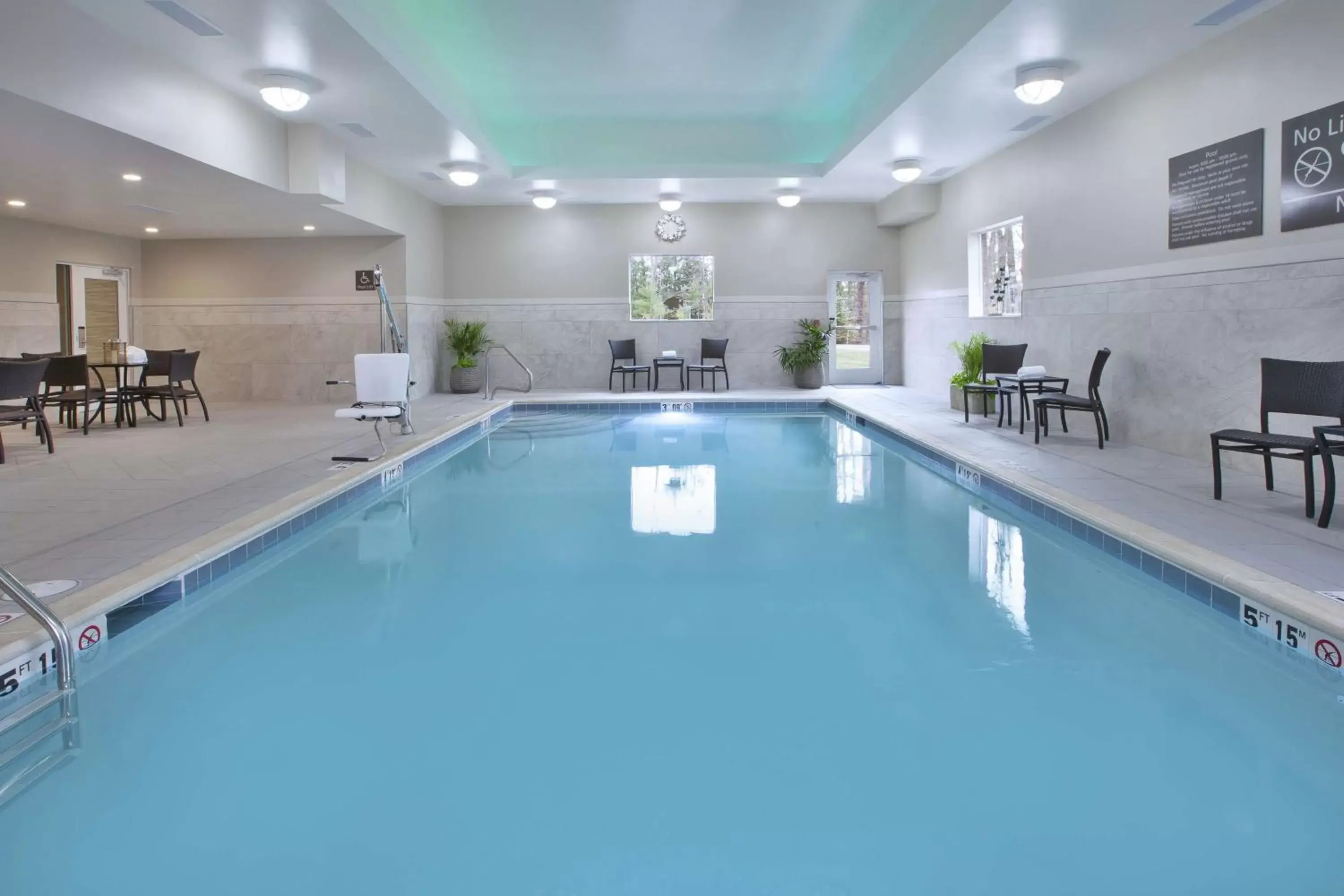 Pool view, Swimming Pool in Hampton Inn Kennebunk Kennebunkport Me