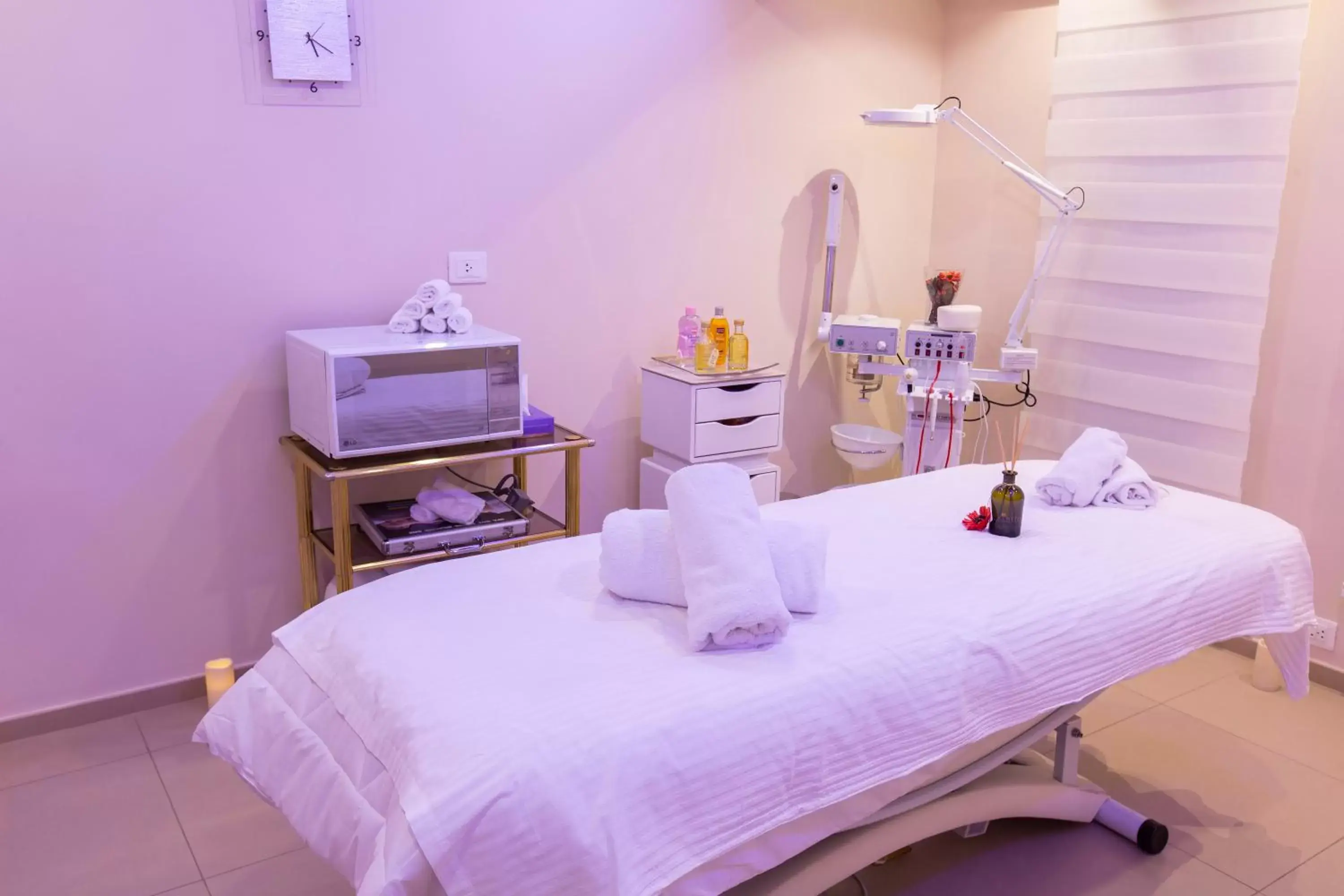 Massage, Bed in Amman International Hotel