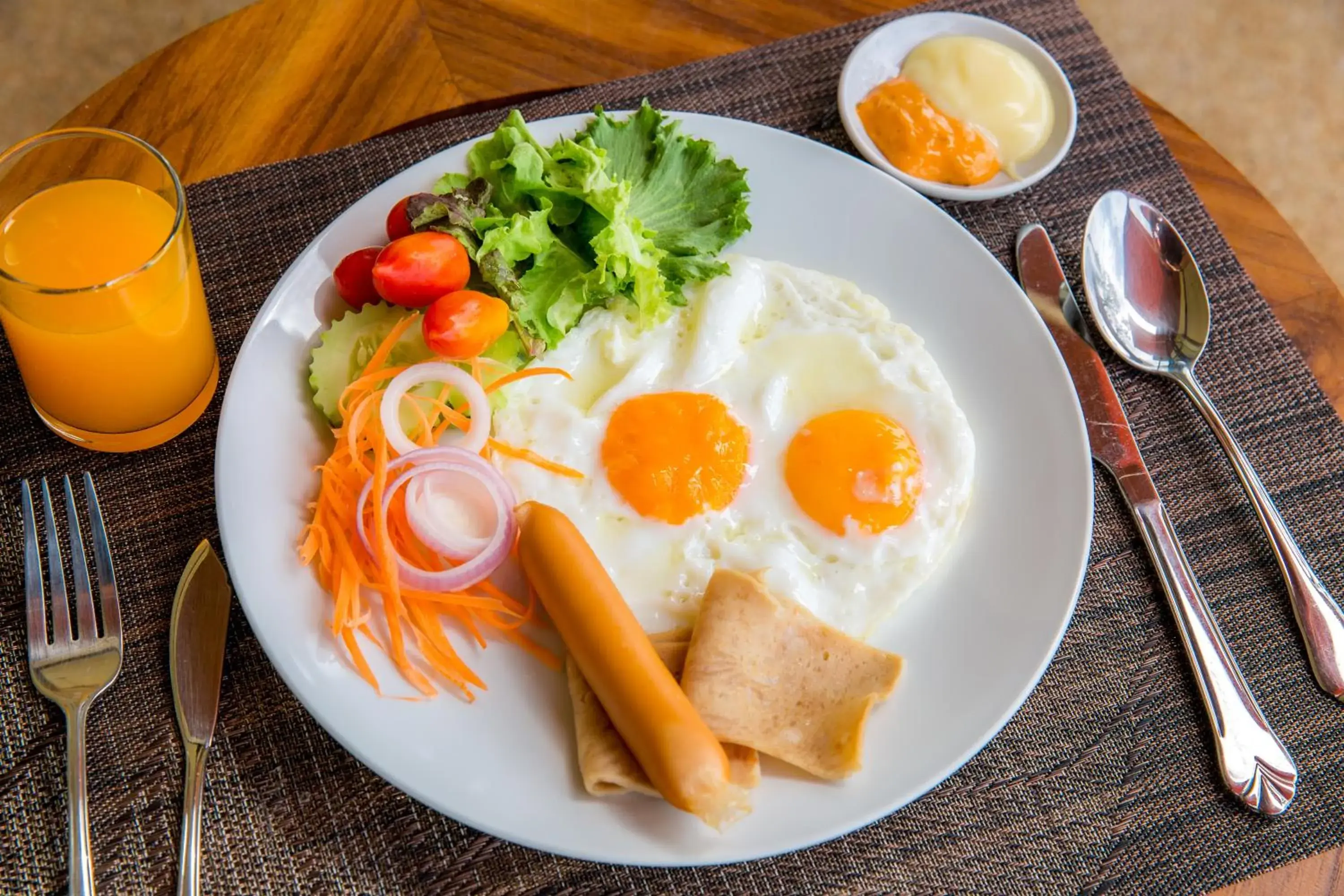 Restaurant/places to eat in Triple Tree Beach Resort Restaurant/places to eat in Triple Tree Beach Resort