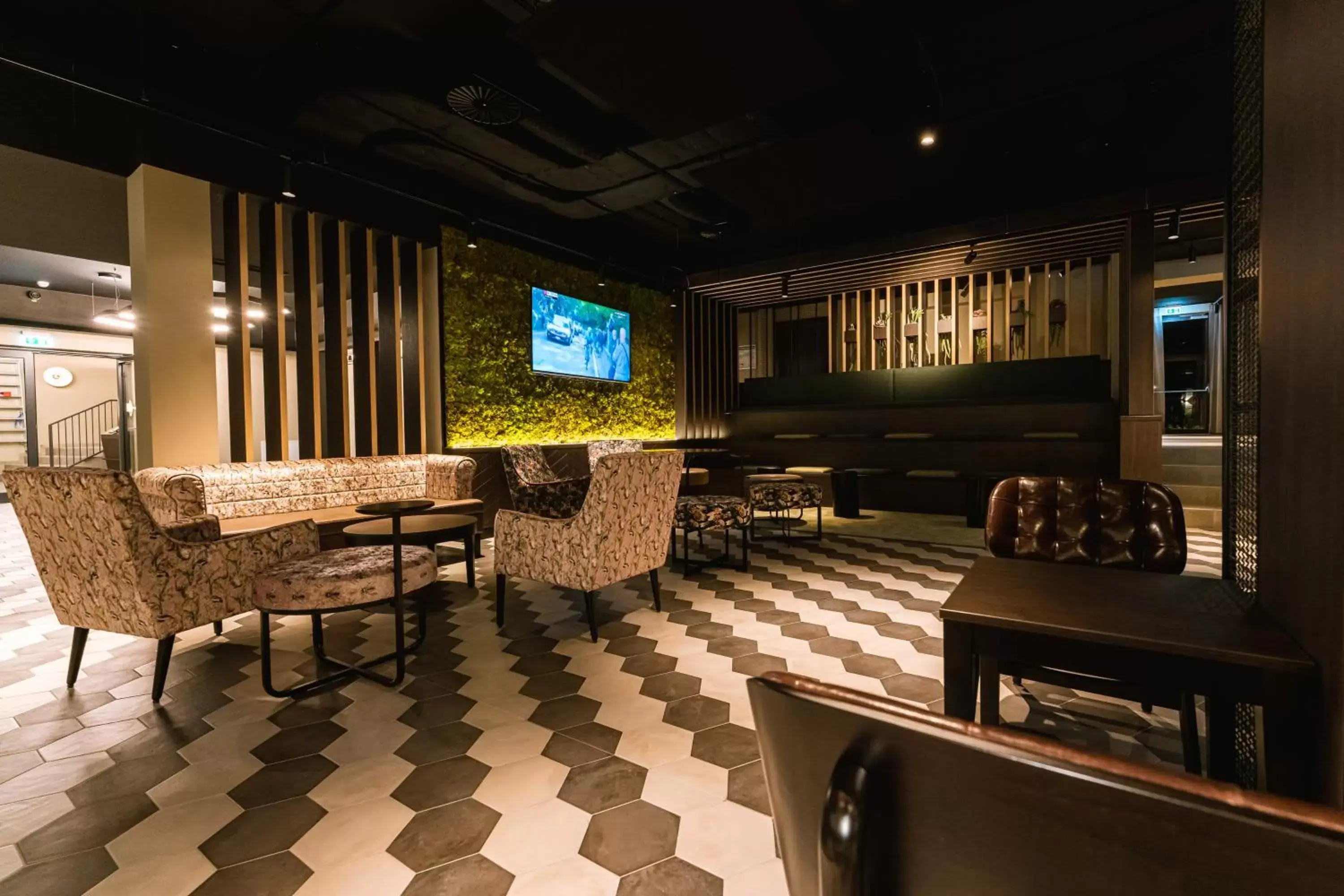 Restaurant/places to eat in FreshSuites & Bar Restaurant/places to eat in FreshSuites & Bar