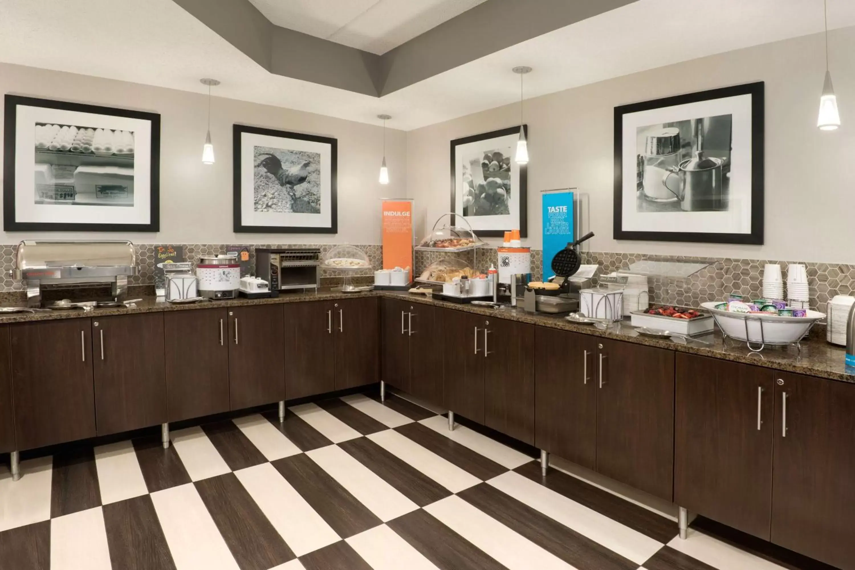 Dining area, Restaurant/Places to Eat in Hampton Inn Appleton-Fox River Mall Area