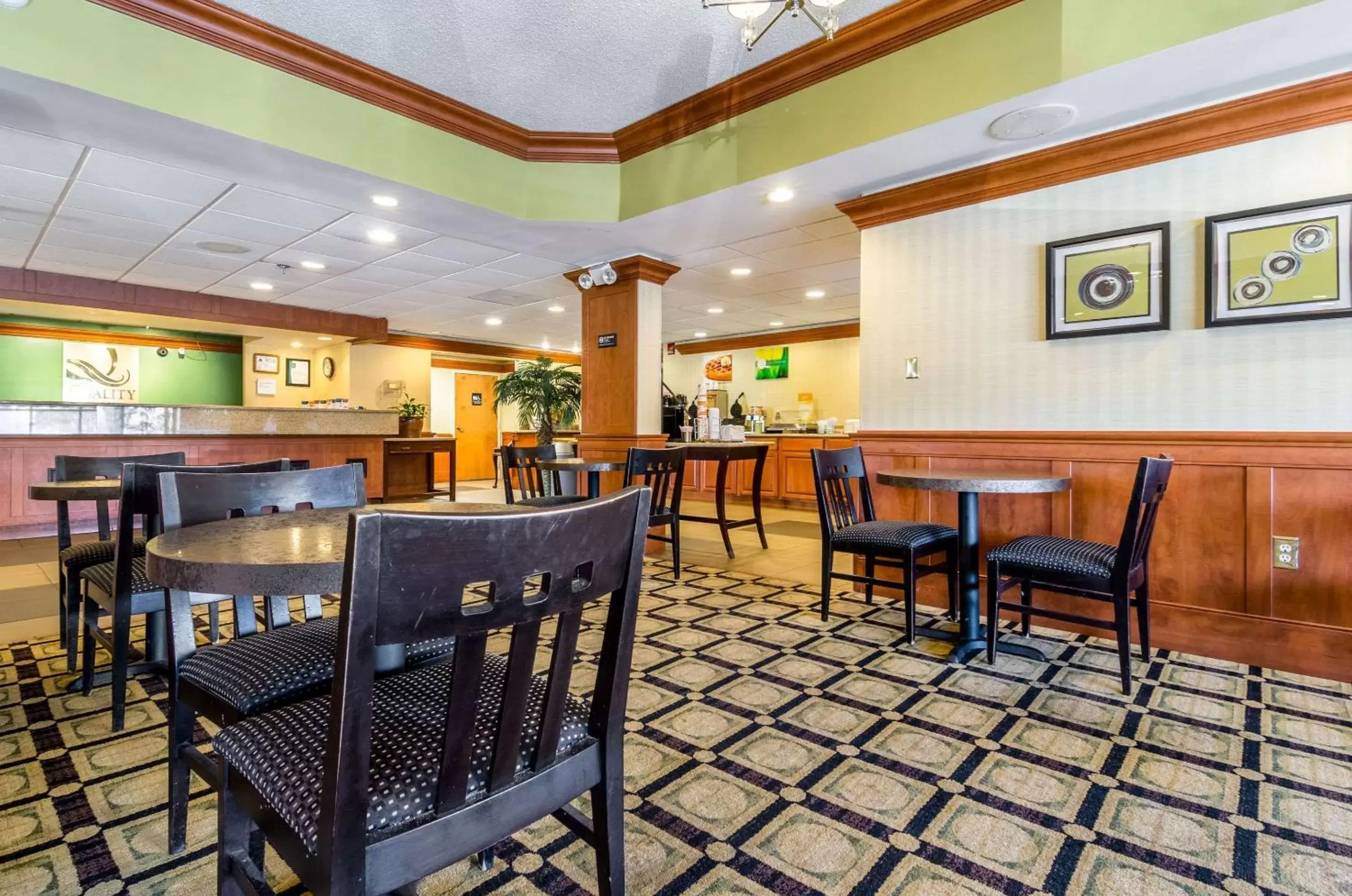 Restaurant/places to eat, Lounge/Bar in Quality Inn Lumberton