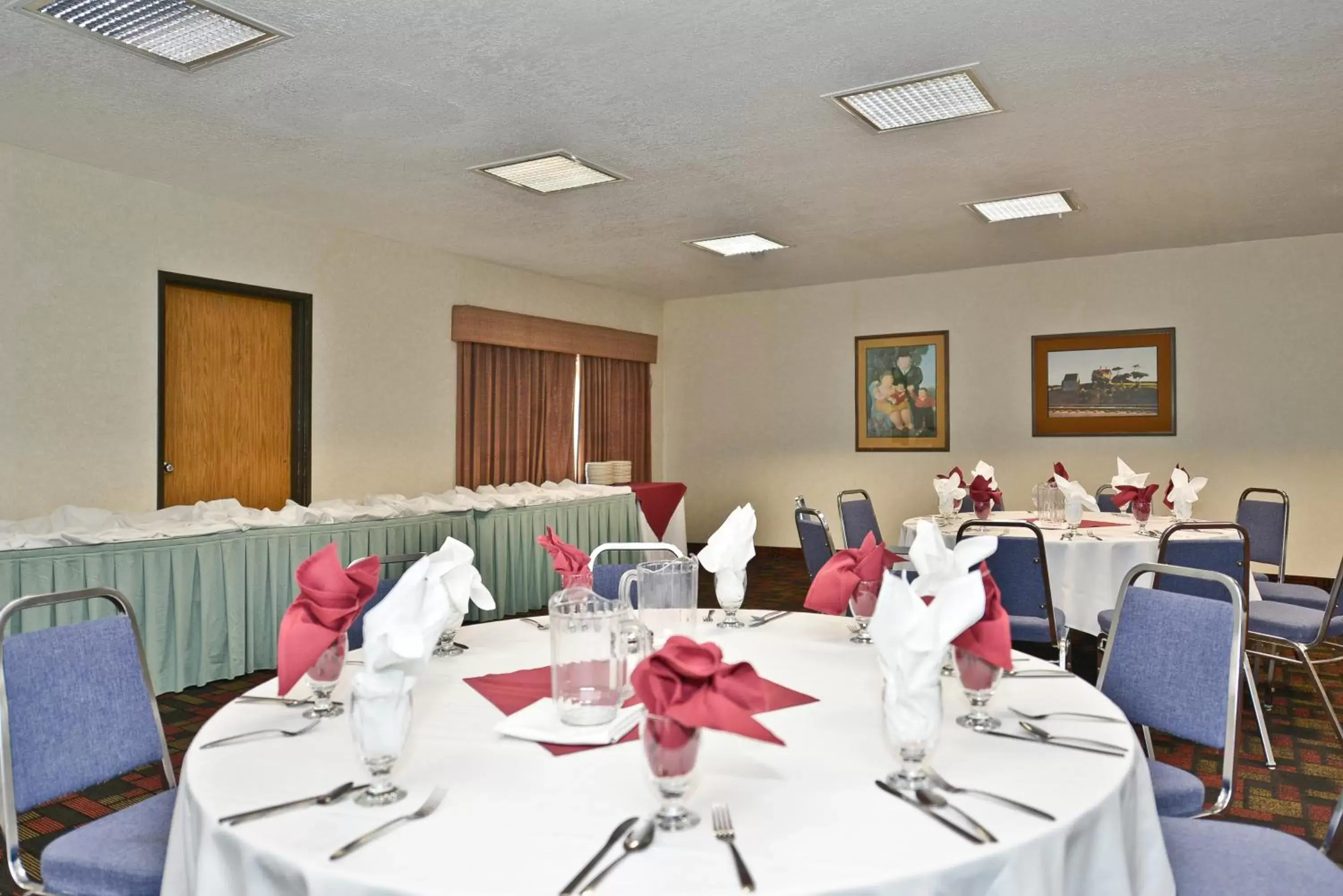 Banquet/Function facilities, Restaurant/Places to Eat in Ramada by Wyndham Kent Seattle Area