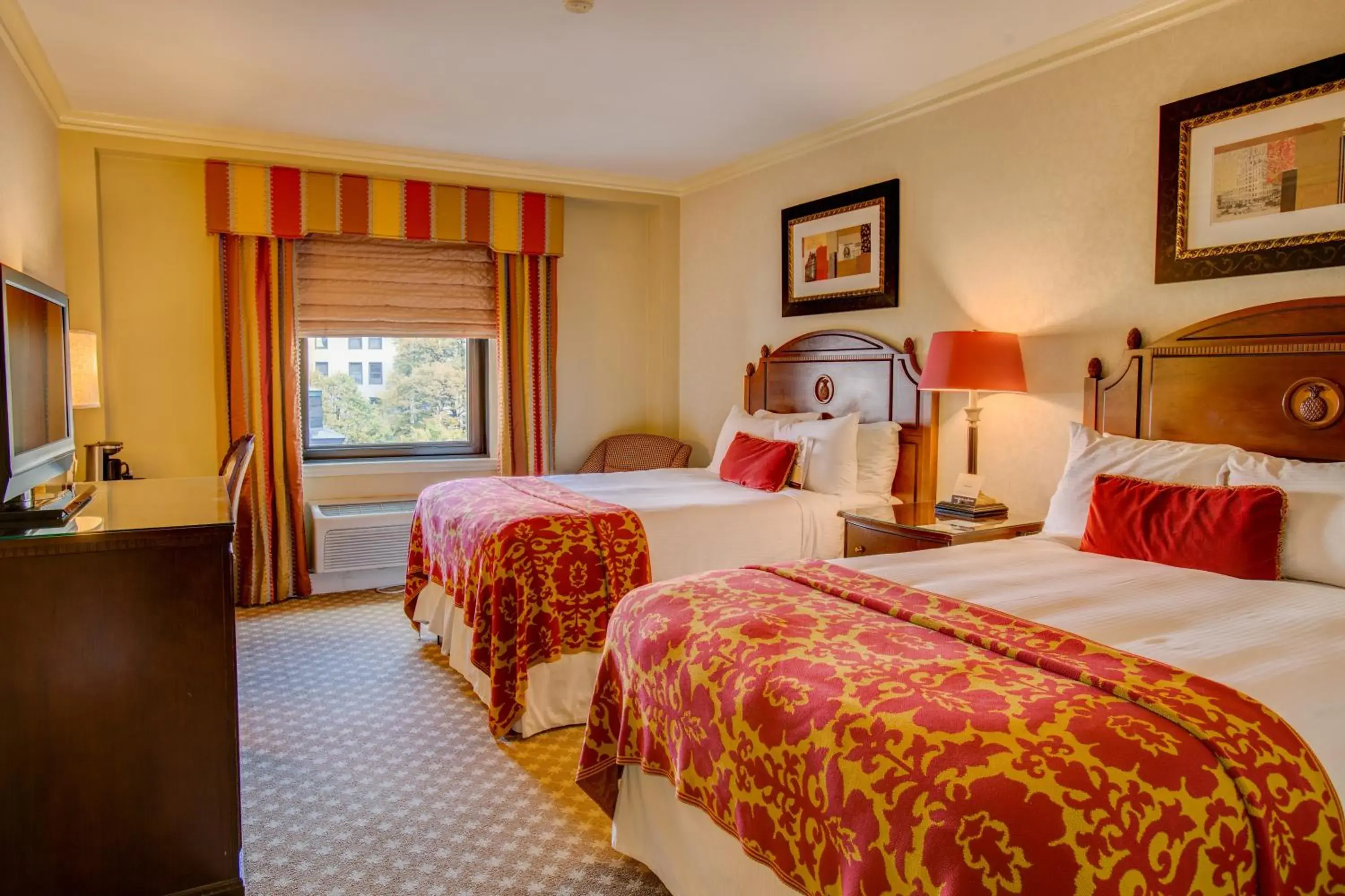 Bedroom, Bed in Boston Omni Parker House Hotel