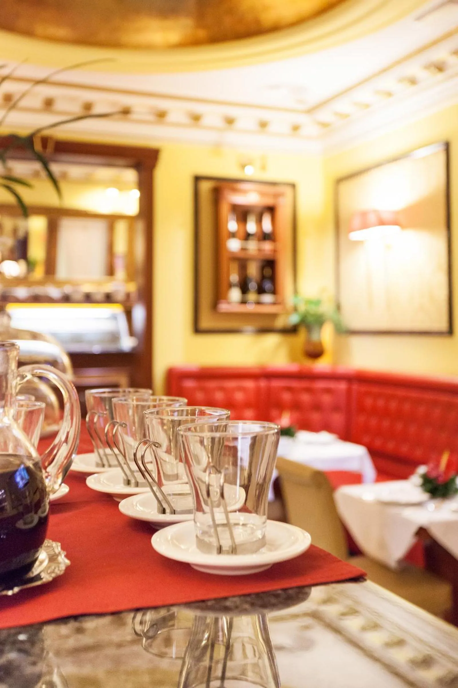 Restaurant/places to eat in Hotel Manfredi Suite In Rome