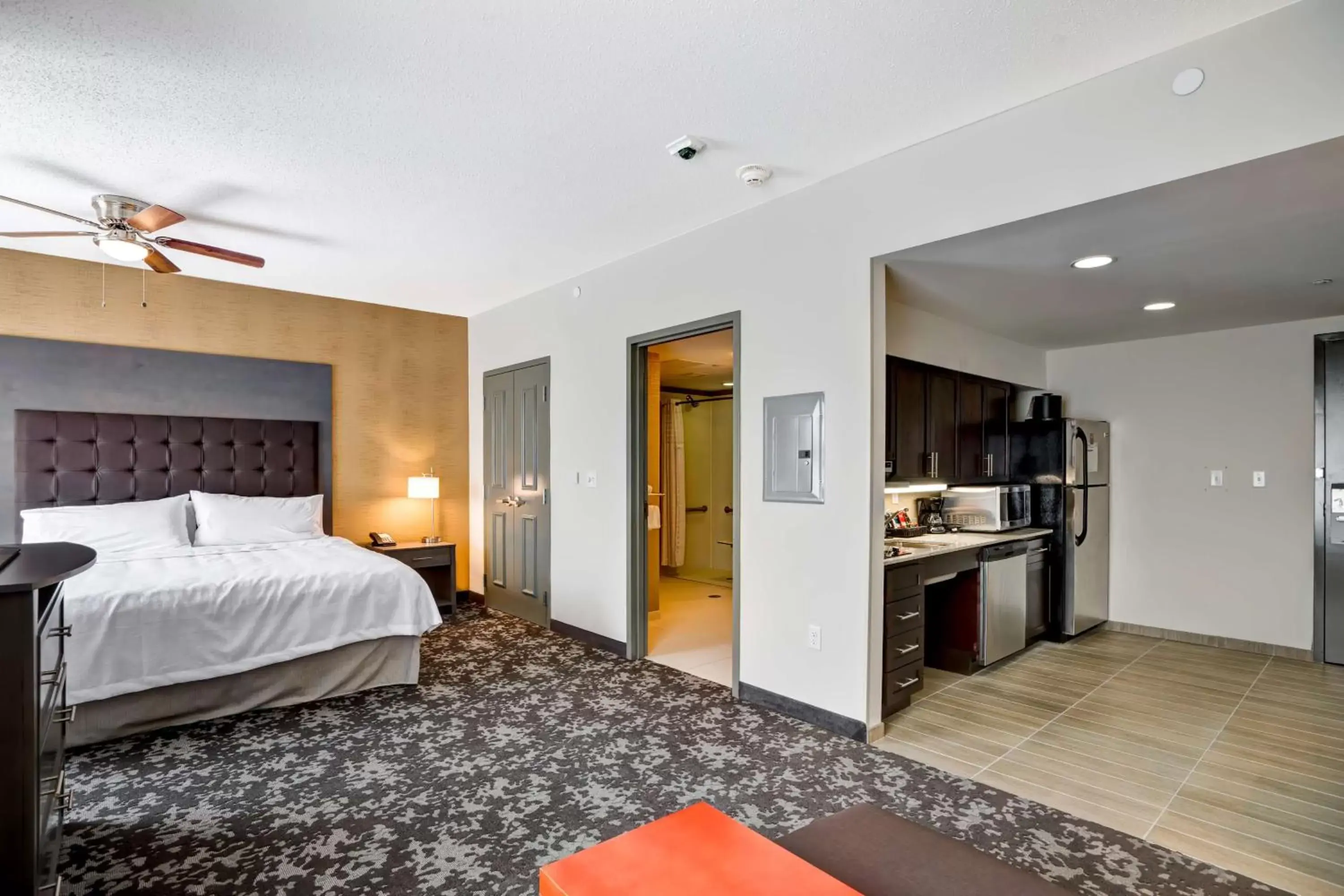 Bed in Homewood Suites by Hilton Christiansburg