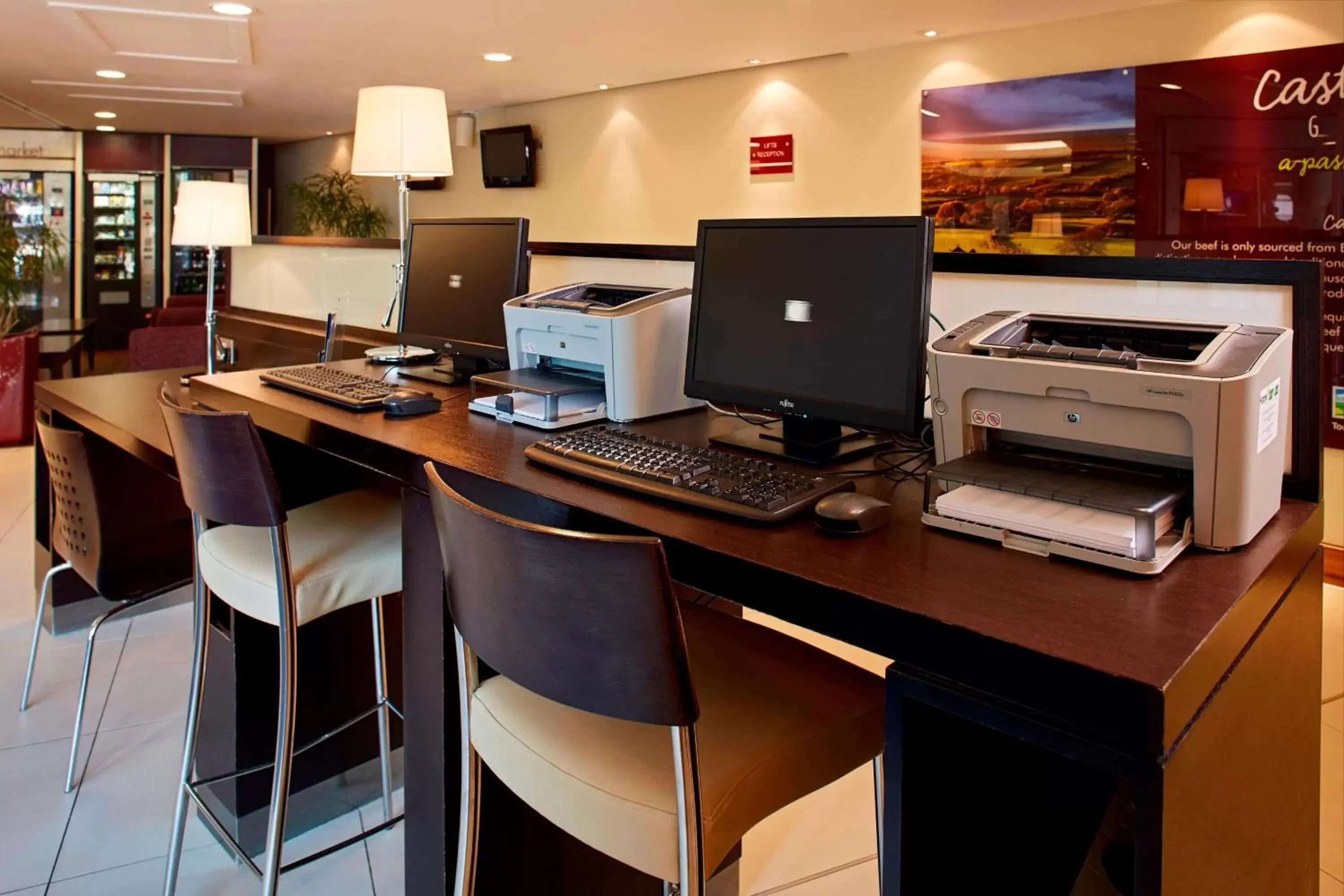 Business facilities in Courtyard by Marriott London Gatwick Airport