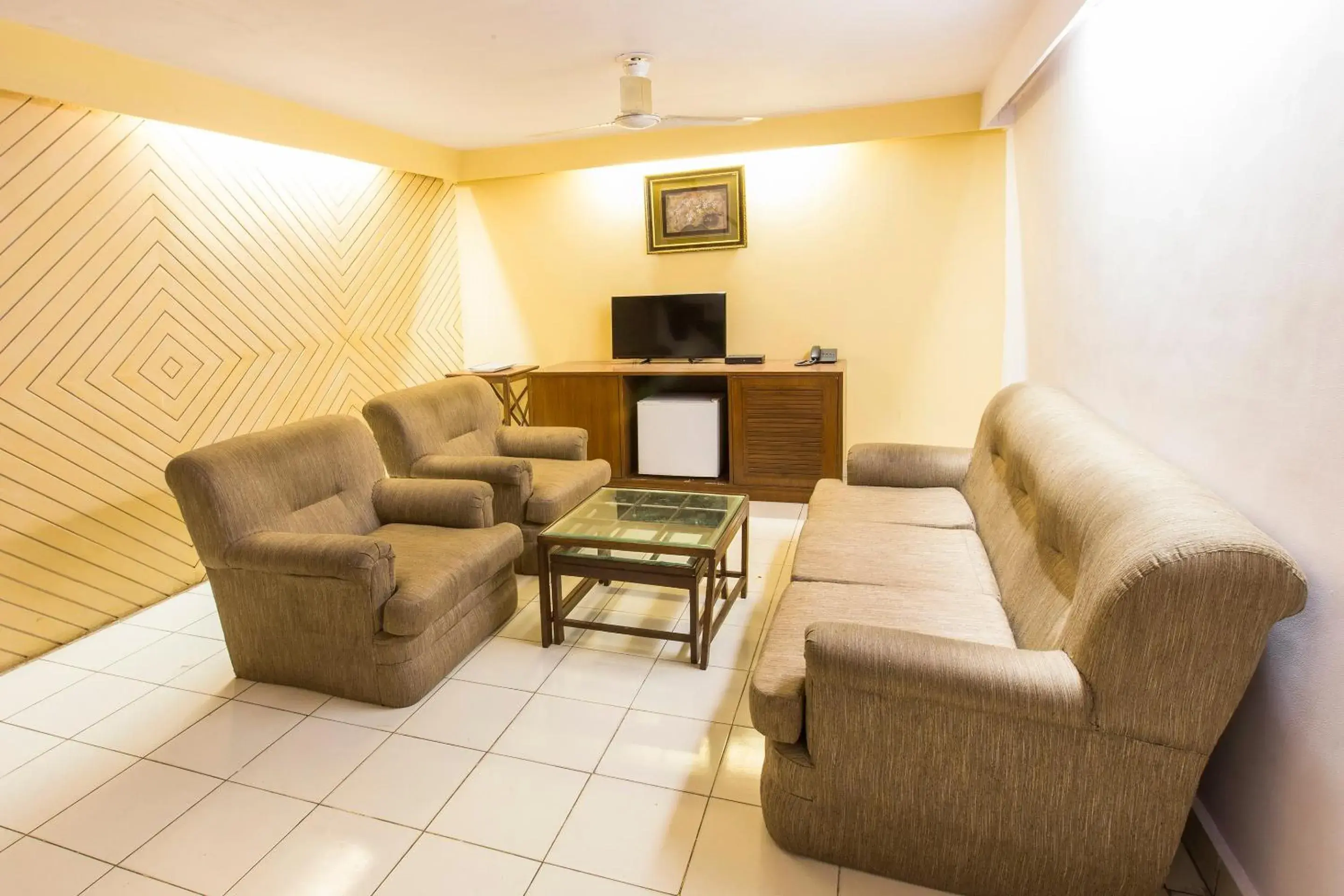 Bedroom, Seating Area in OYO 15515 Hotel Landmark Inn