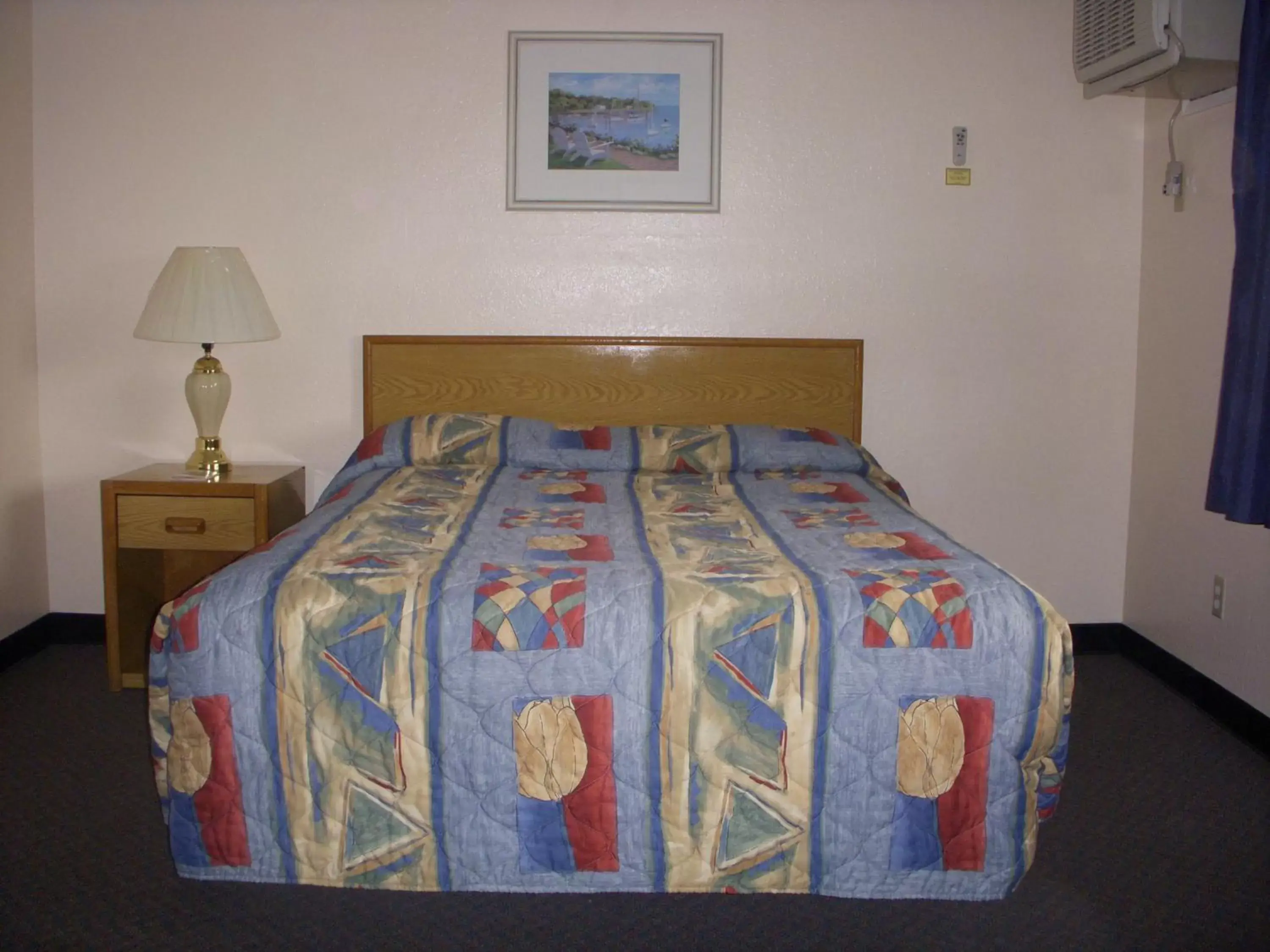 Bed in Apple Tree Inn Bed in Apple Tree Inn