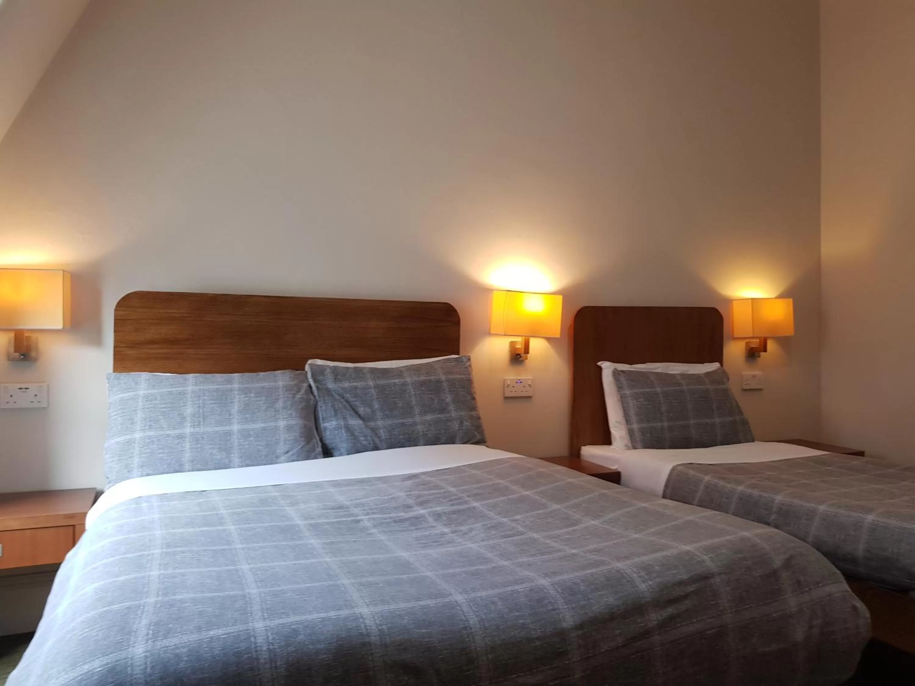 Bedroom, Bed in Aberdeen House