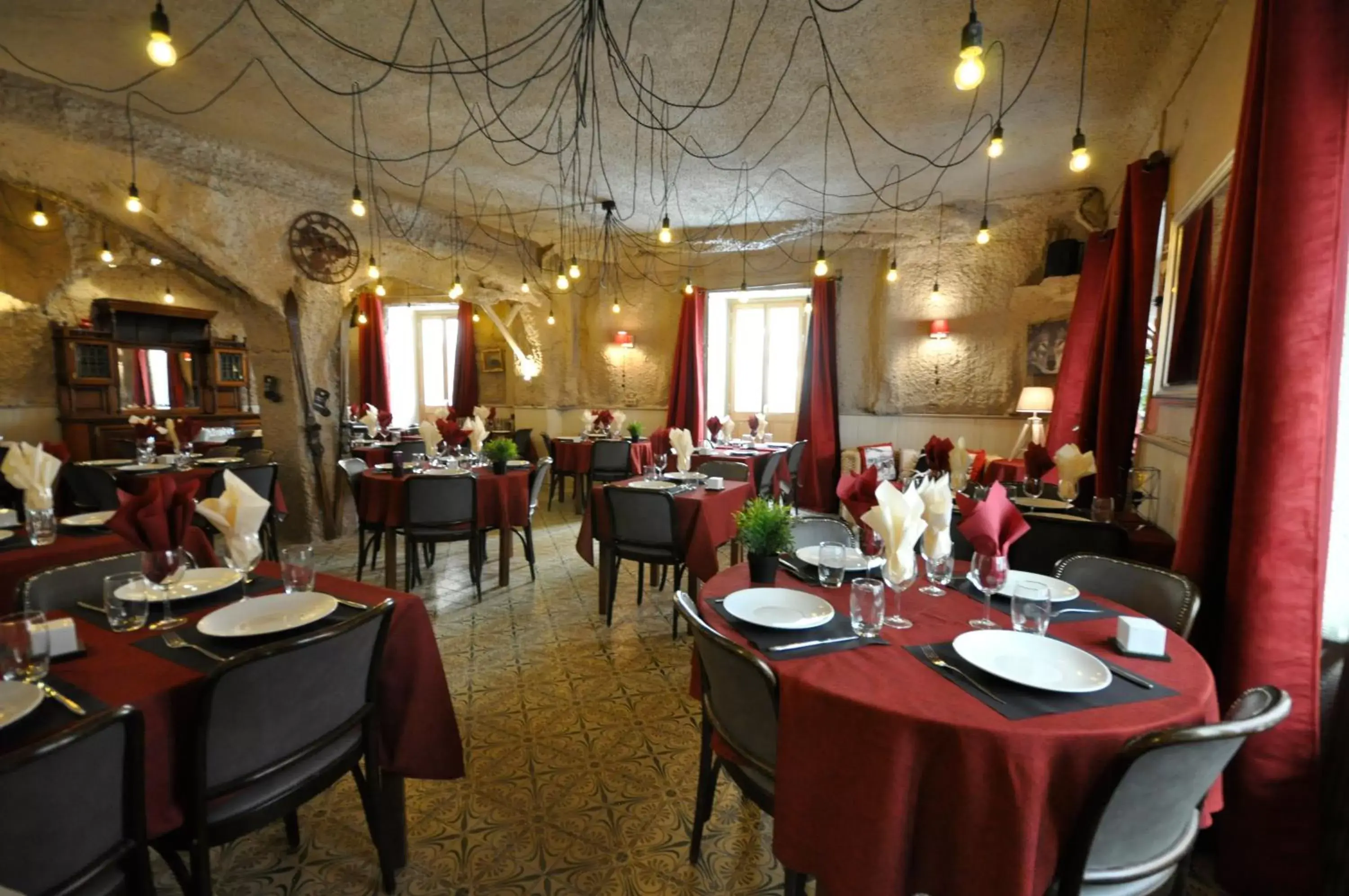 Restaurant/Places to Eat in Auberge de la Paix
