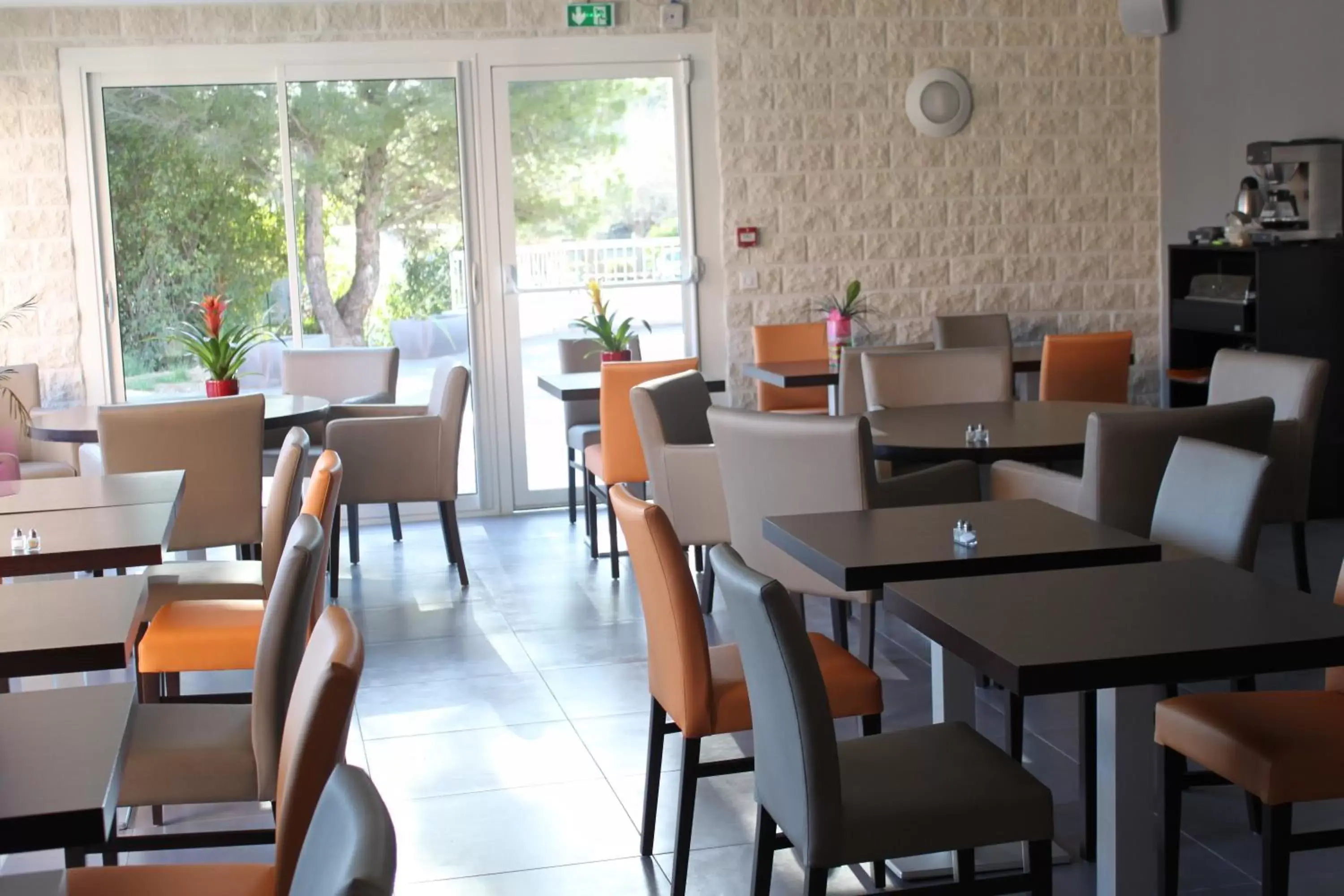 Restaurant/Places to Eat in The Originals City, Le Mas de Grille, Montpellier Sud