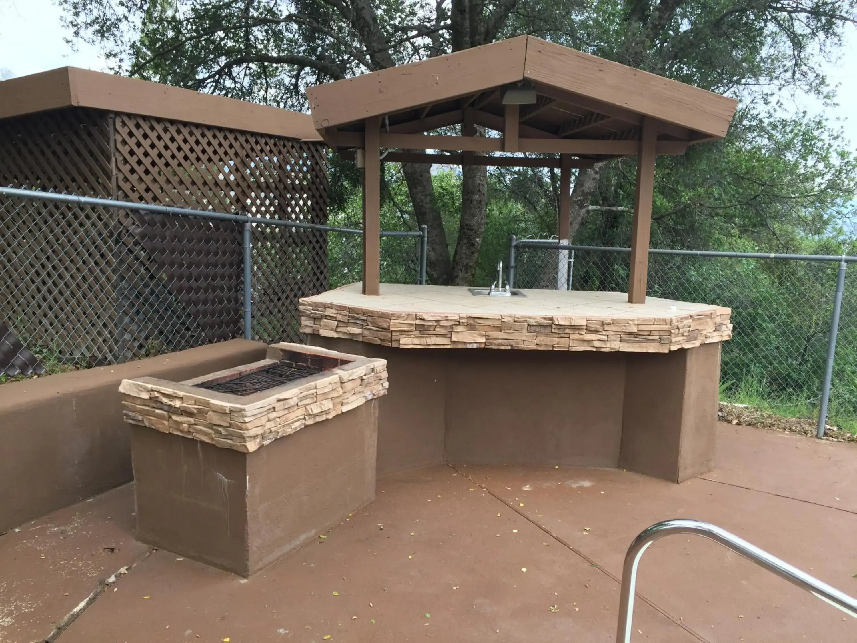 Other, BBQ Facilities in Mountain Trail Lodge and Vacation Rentals