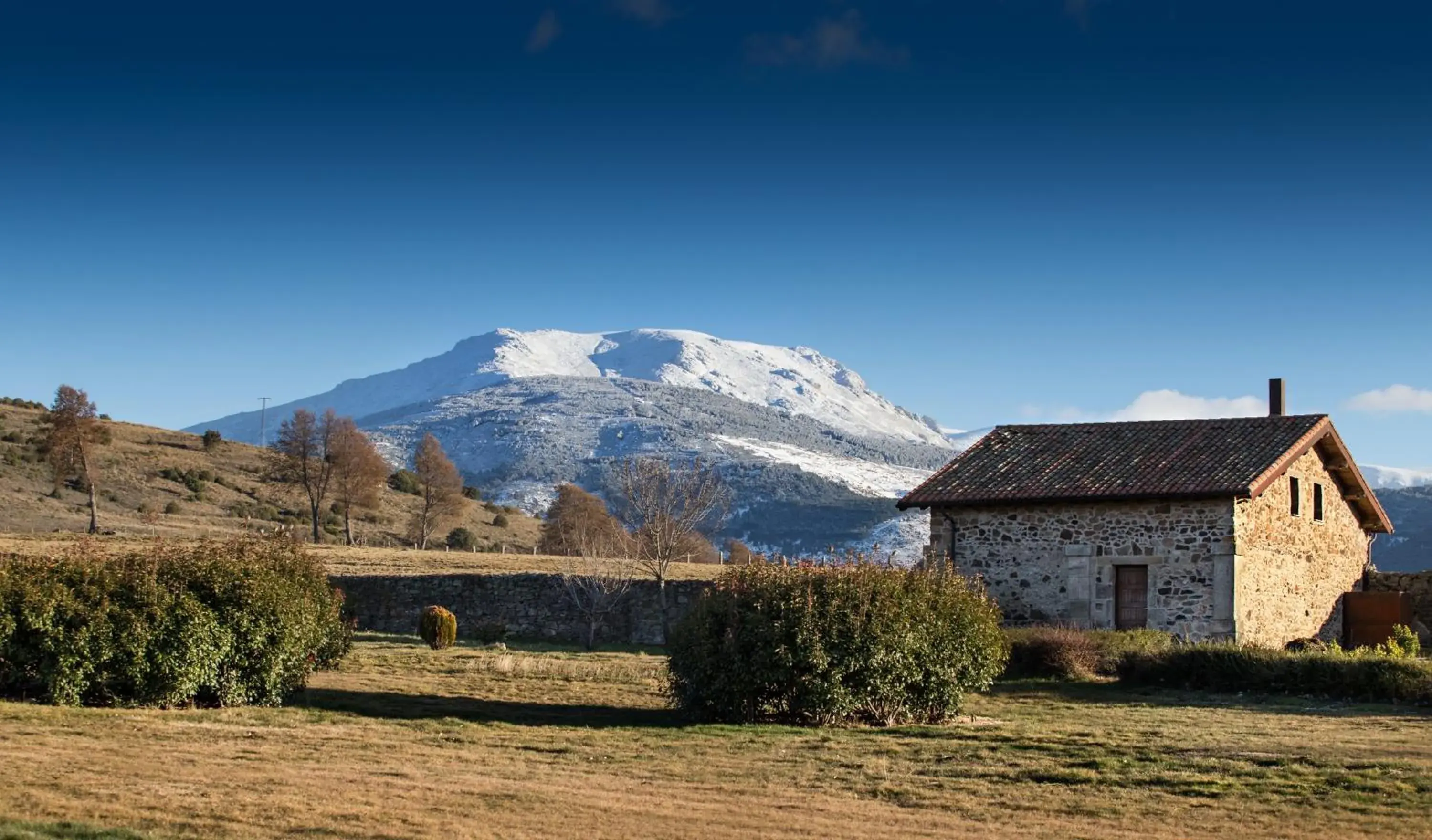 Property Building in Izan Puerta de Gredos