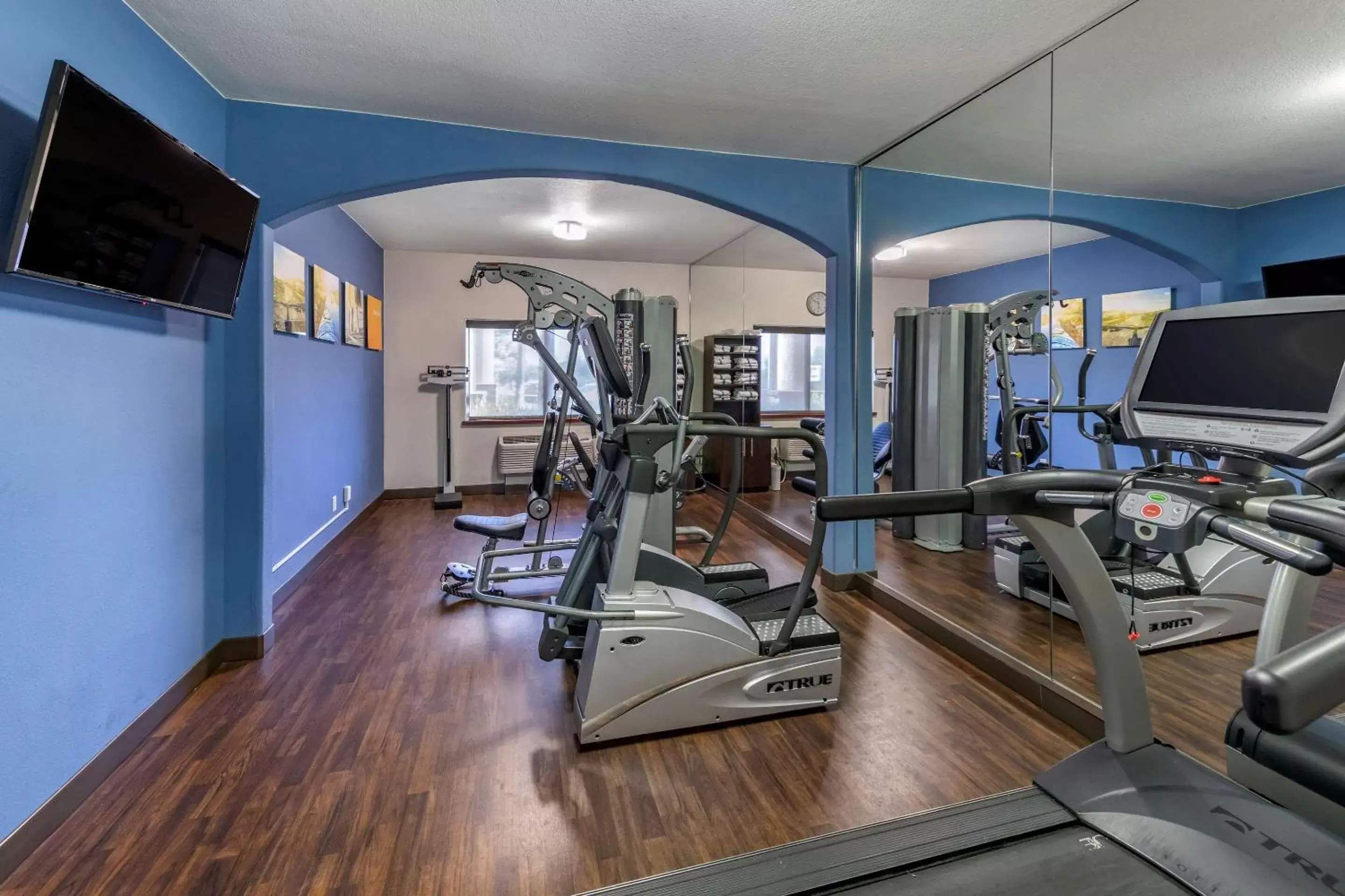 Activities, Fitness Center/Facilities in Comfort Suites Near Six Flags Magic Mountain