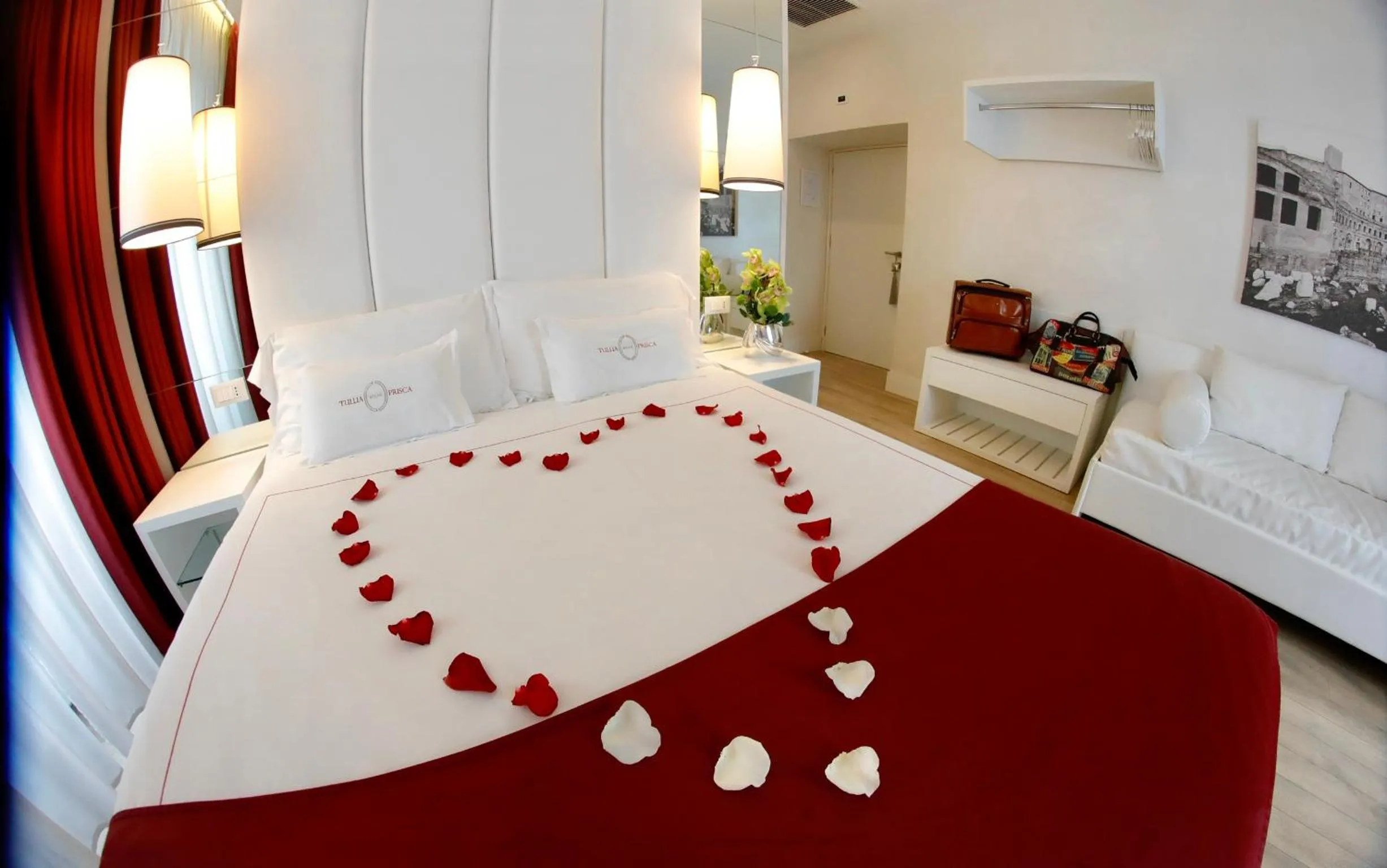 Photo of the whole room, Bed in Tullia&Prisca Relais