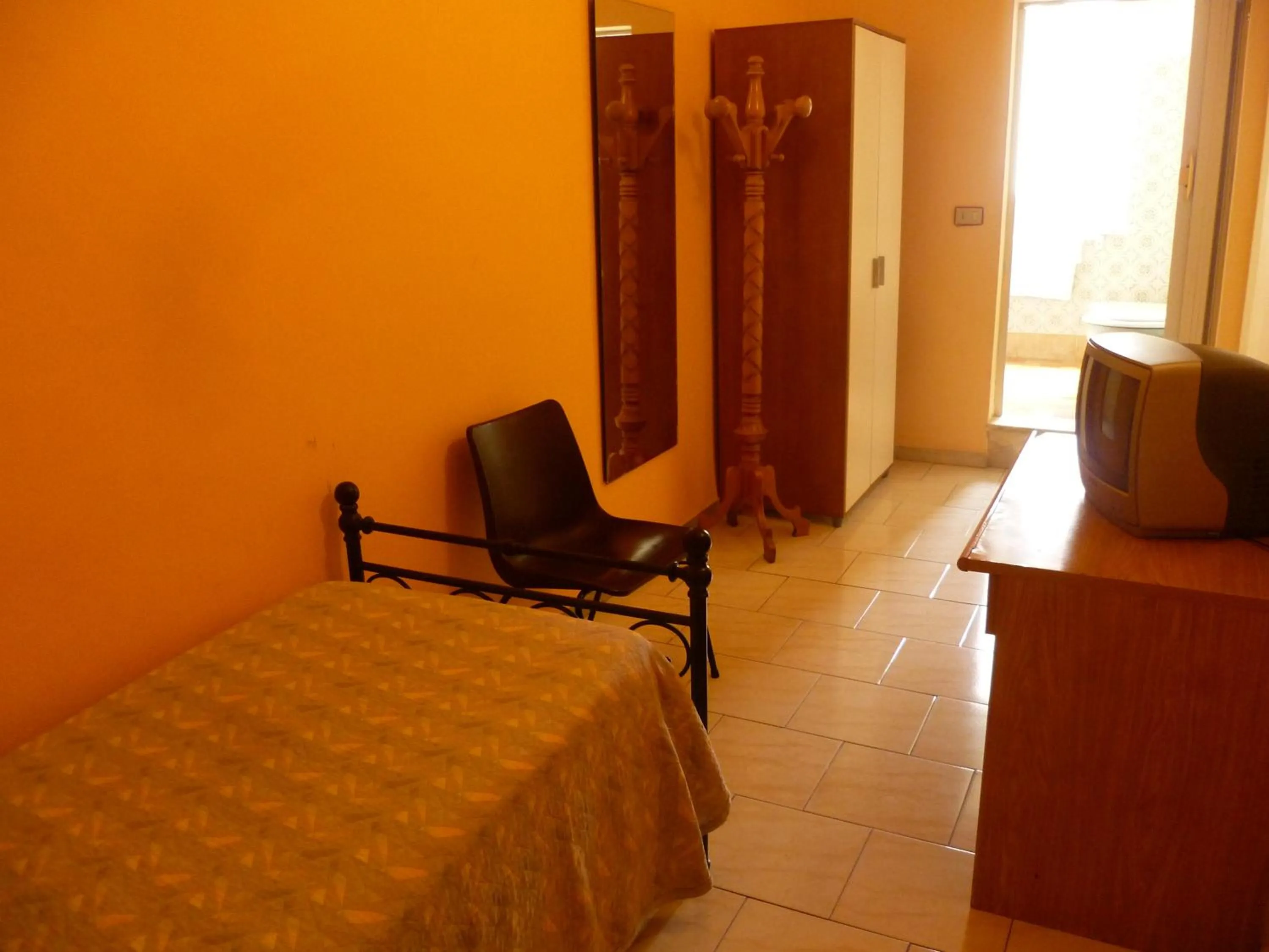 Bedroom, Bed in Hotel Pensione Romeo