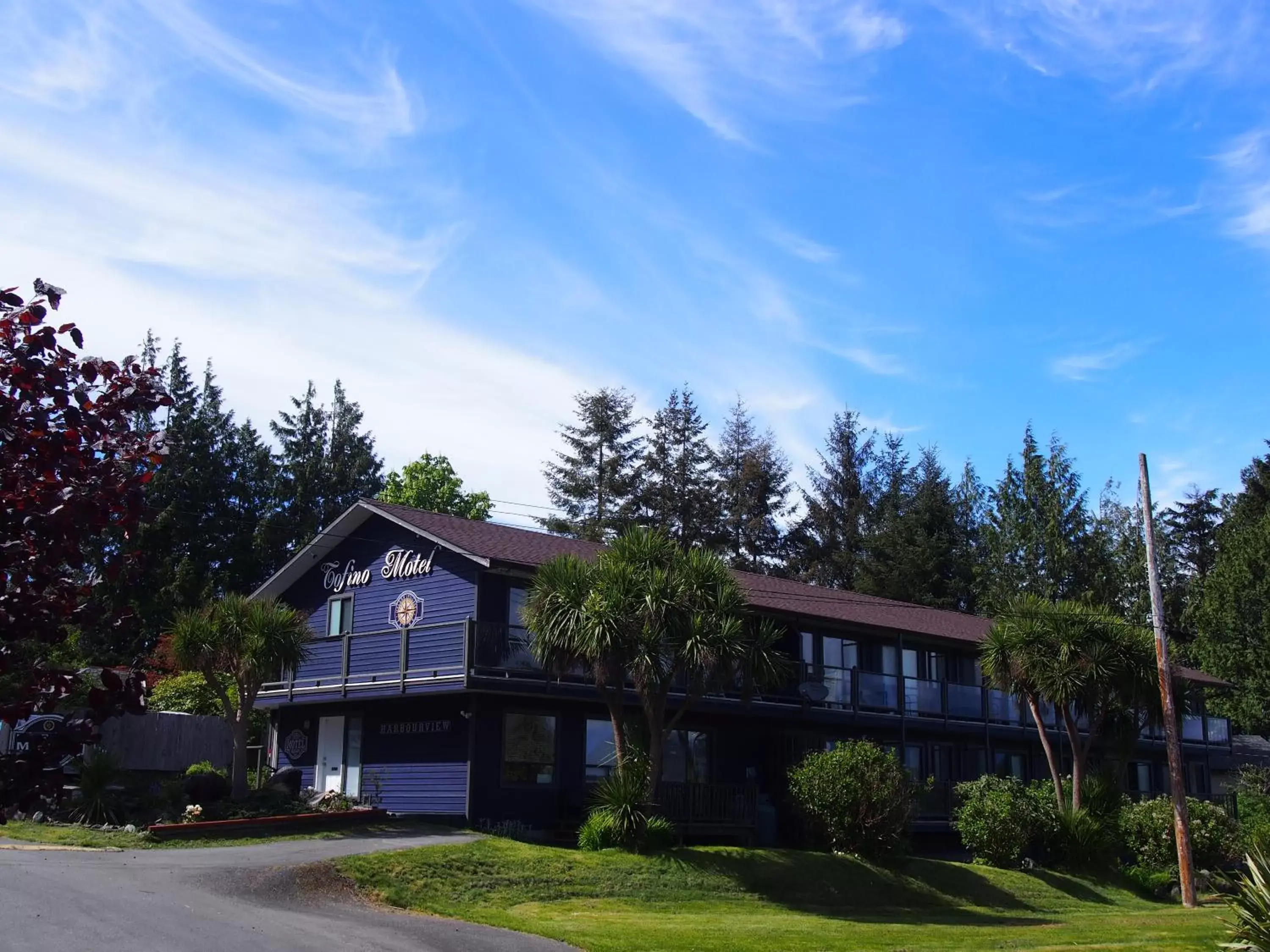 Facade/entrance, Property Building in Tofino Motel Harborview