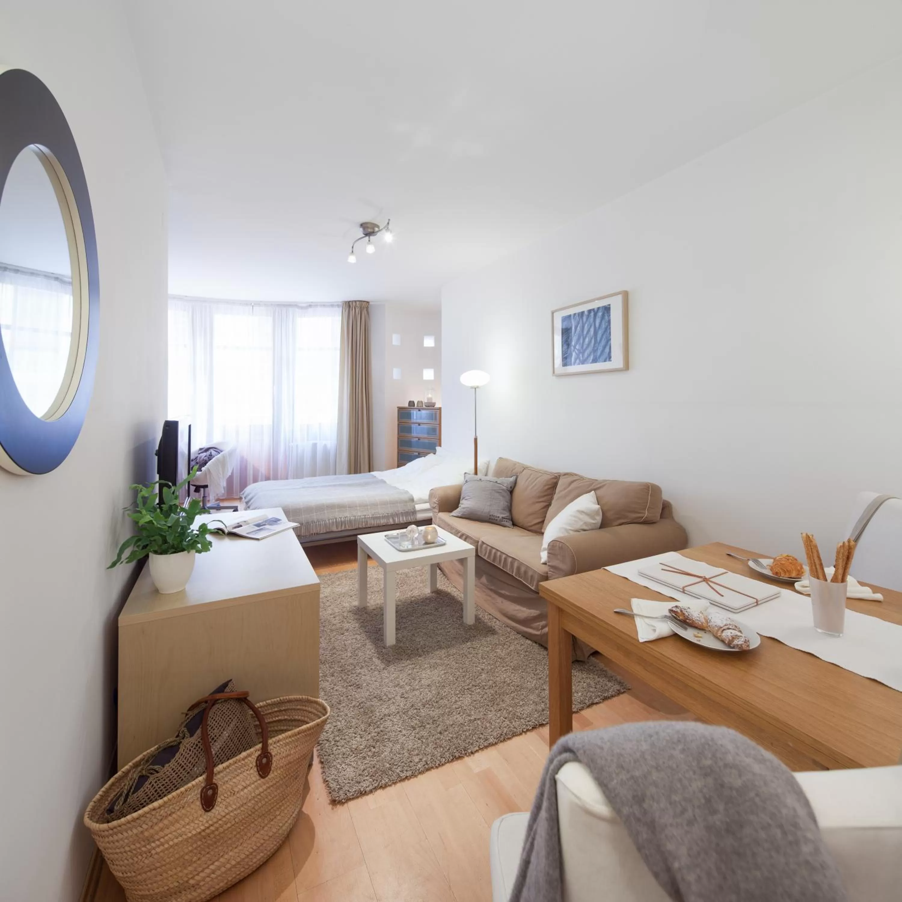 Living room, Bed in Lord Residence