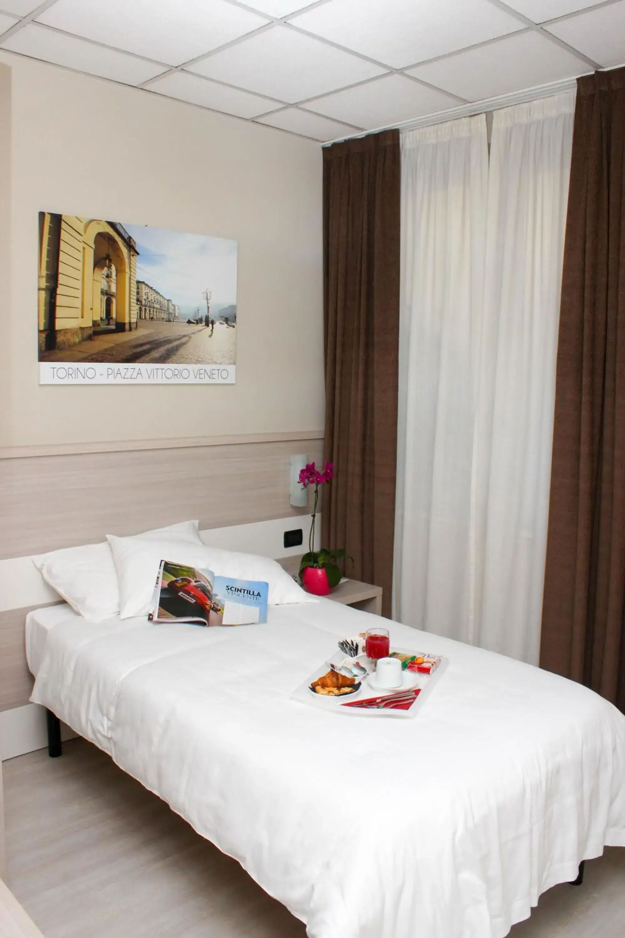 Bed in Best Quality Hotel La Darsena