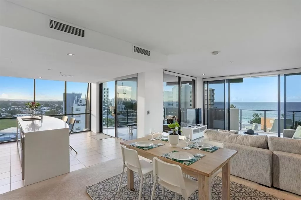 Ambience on Burleigh Beach