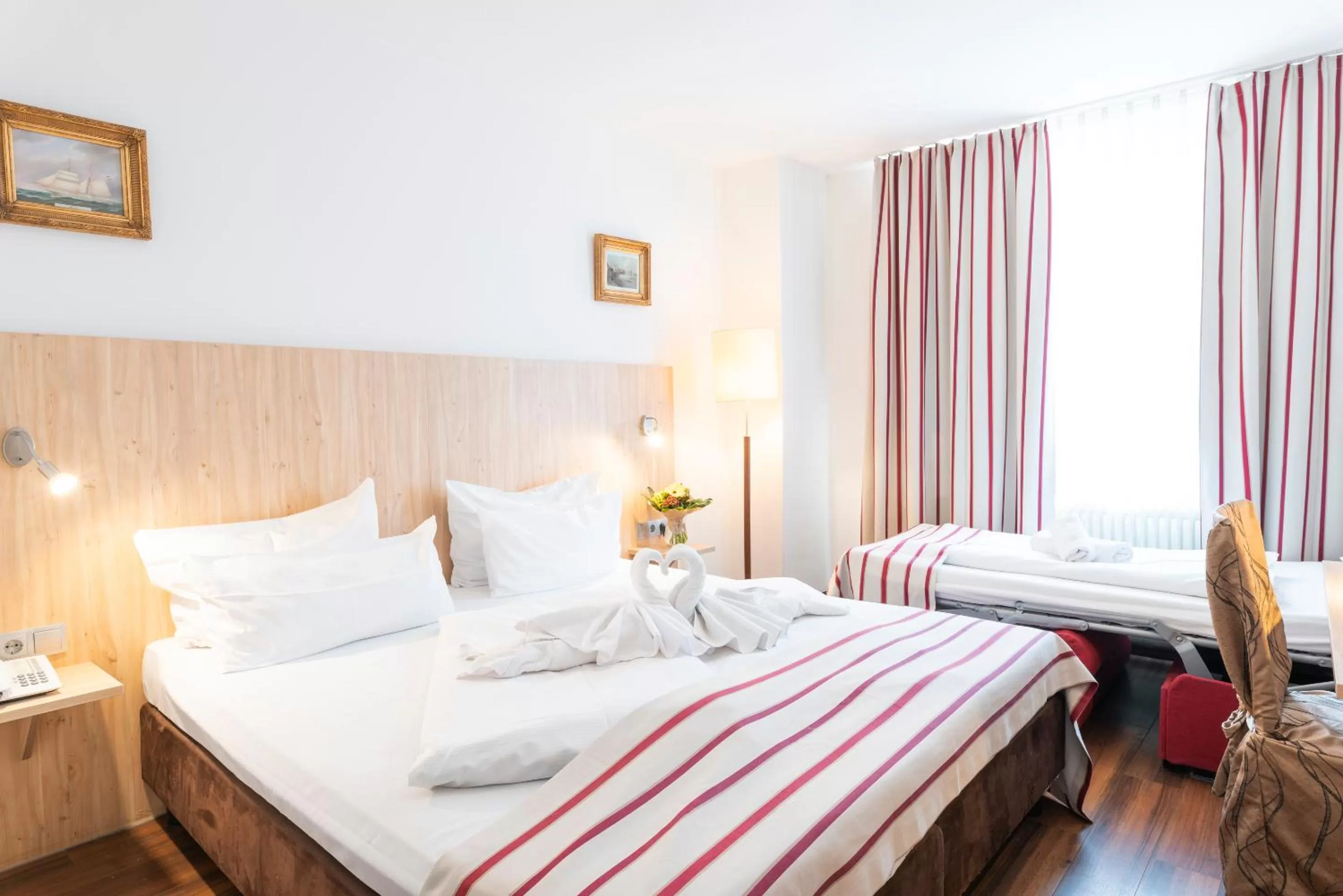 Staff, Bed in Hotel Astoria Stuttgart City