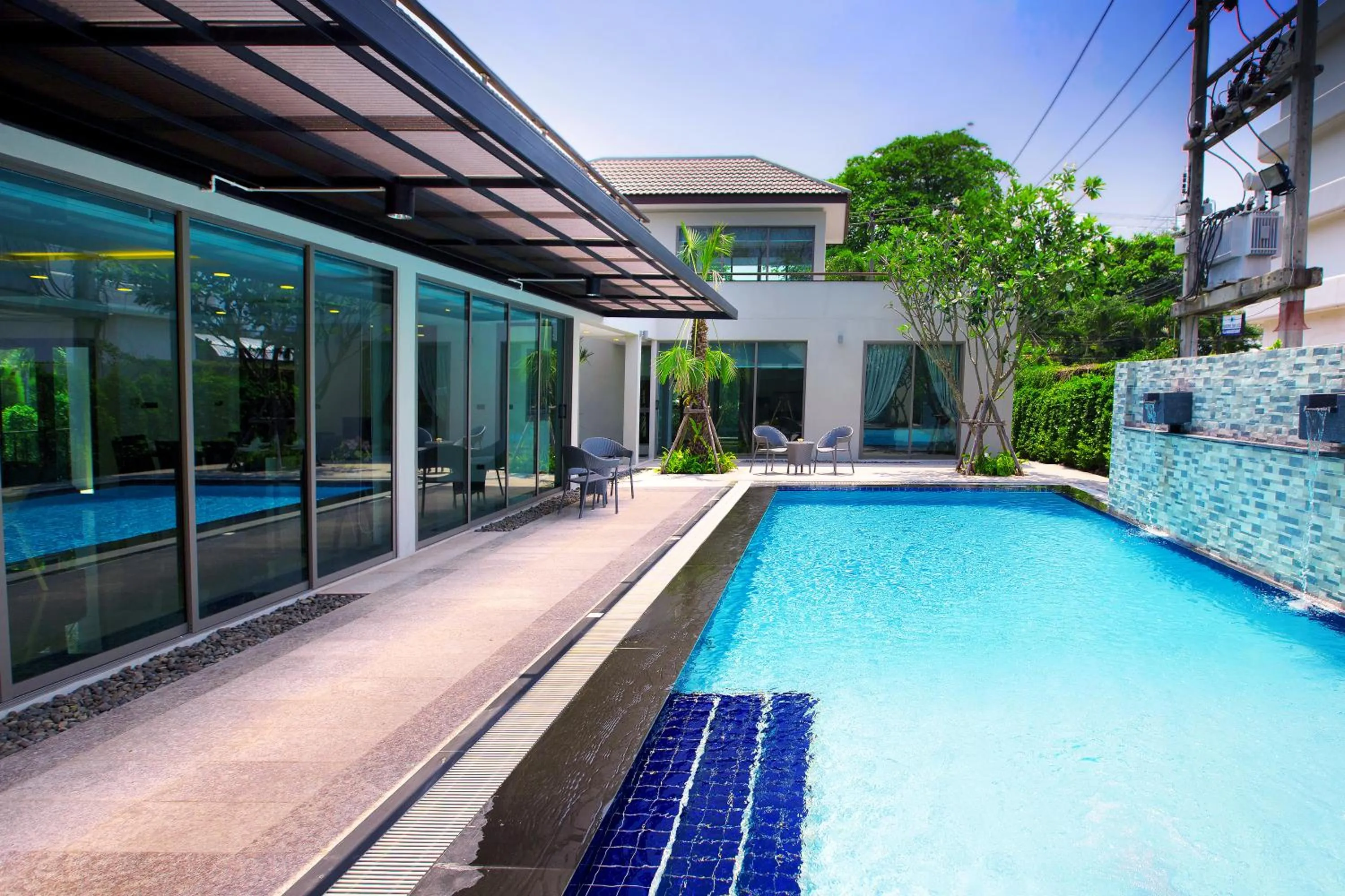 Swimming pool in Villa Navin