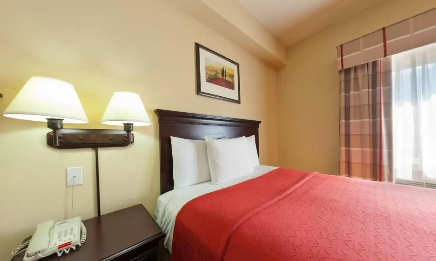 Bed in Country Inn & Suites by Radisson, Absecon (Atlantic City) Galloway, NJ