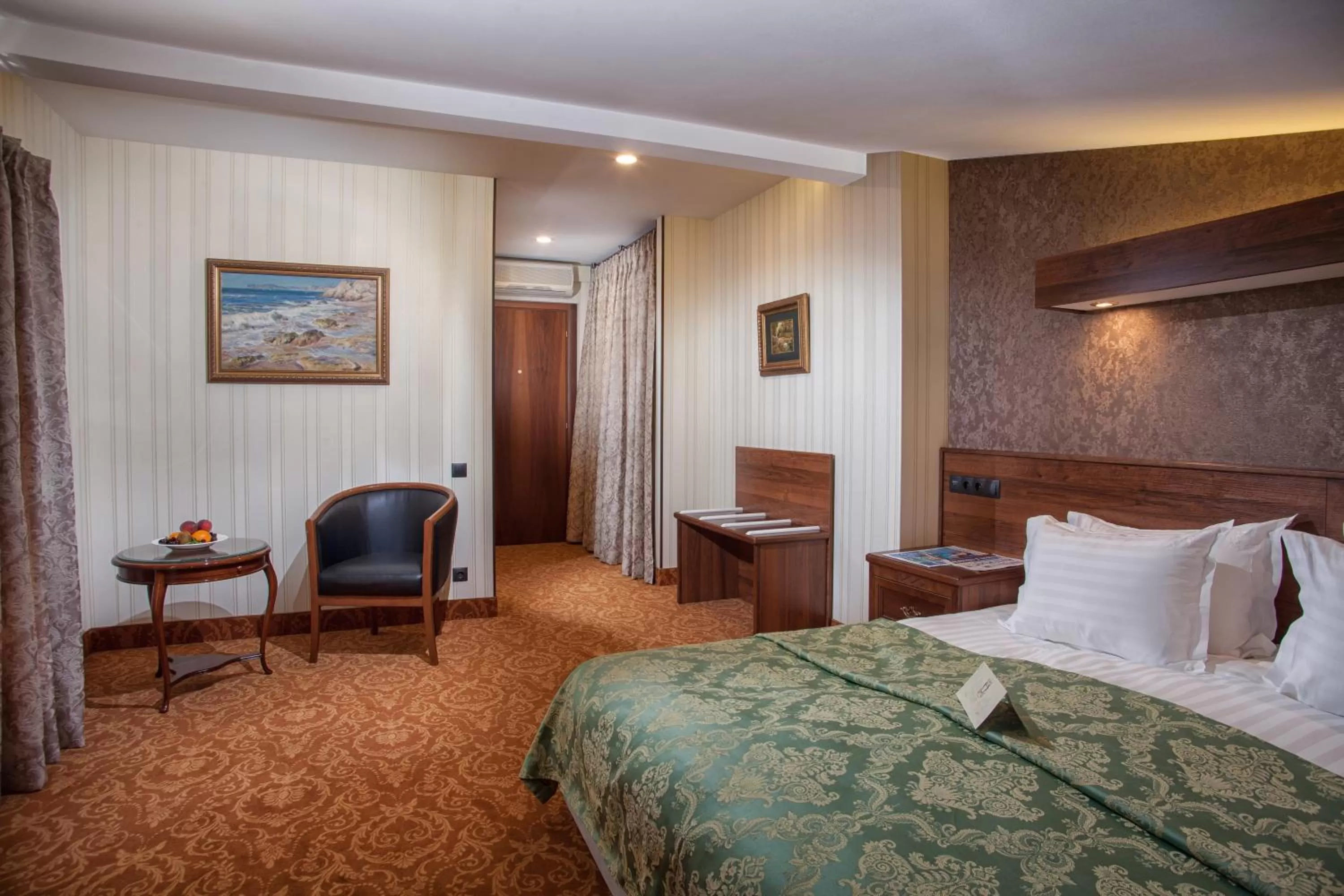 Shower, Bed in Hotel Otrada