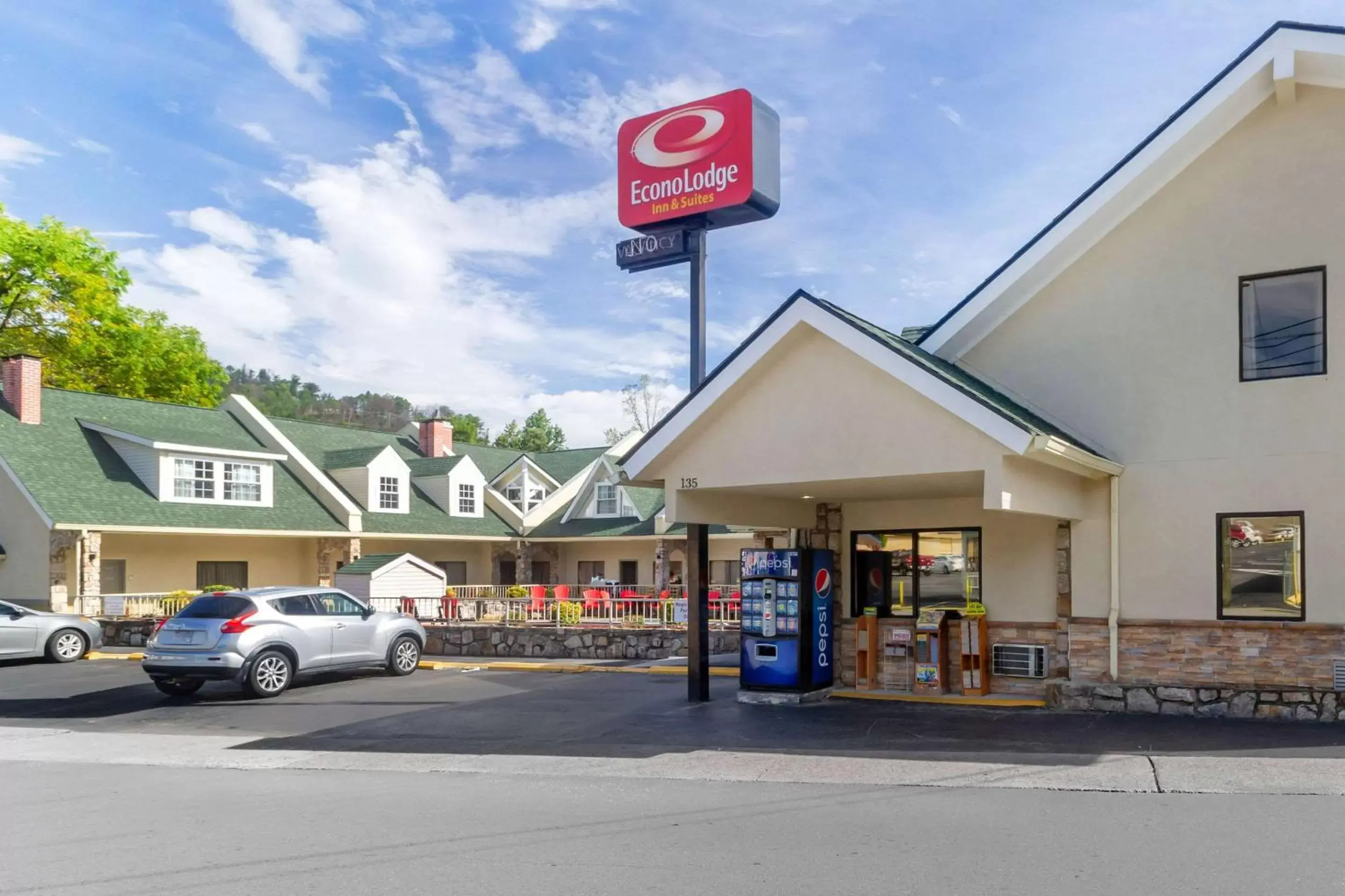 Property Building in Econo Lodge Inn & Suites at the Convention Center