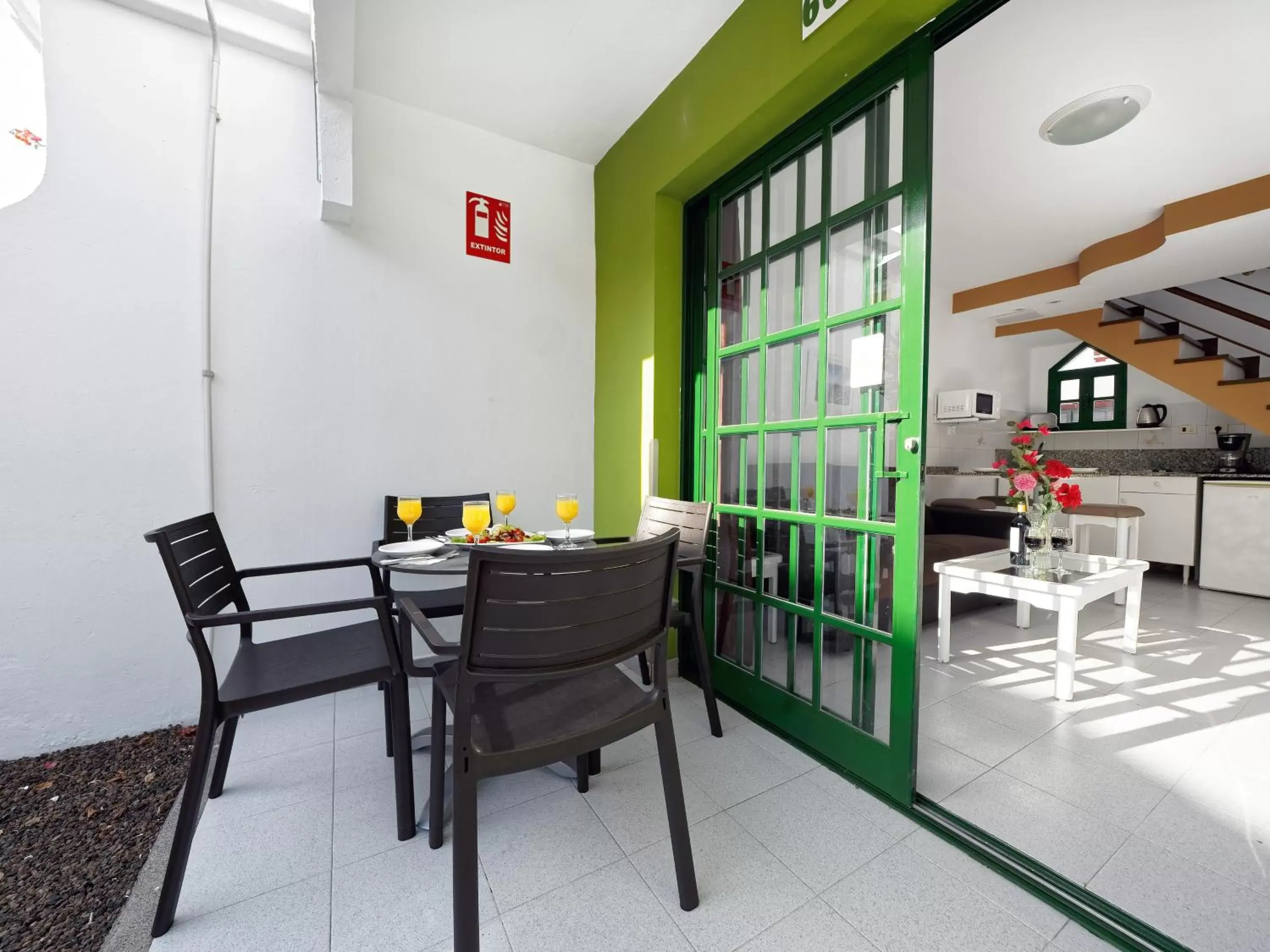 Balcony/Terrace, Dining Area in Bungalows Vistaflor