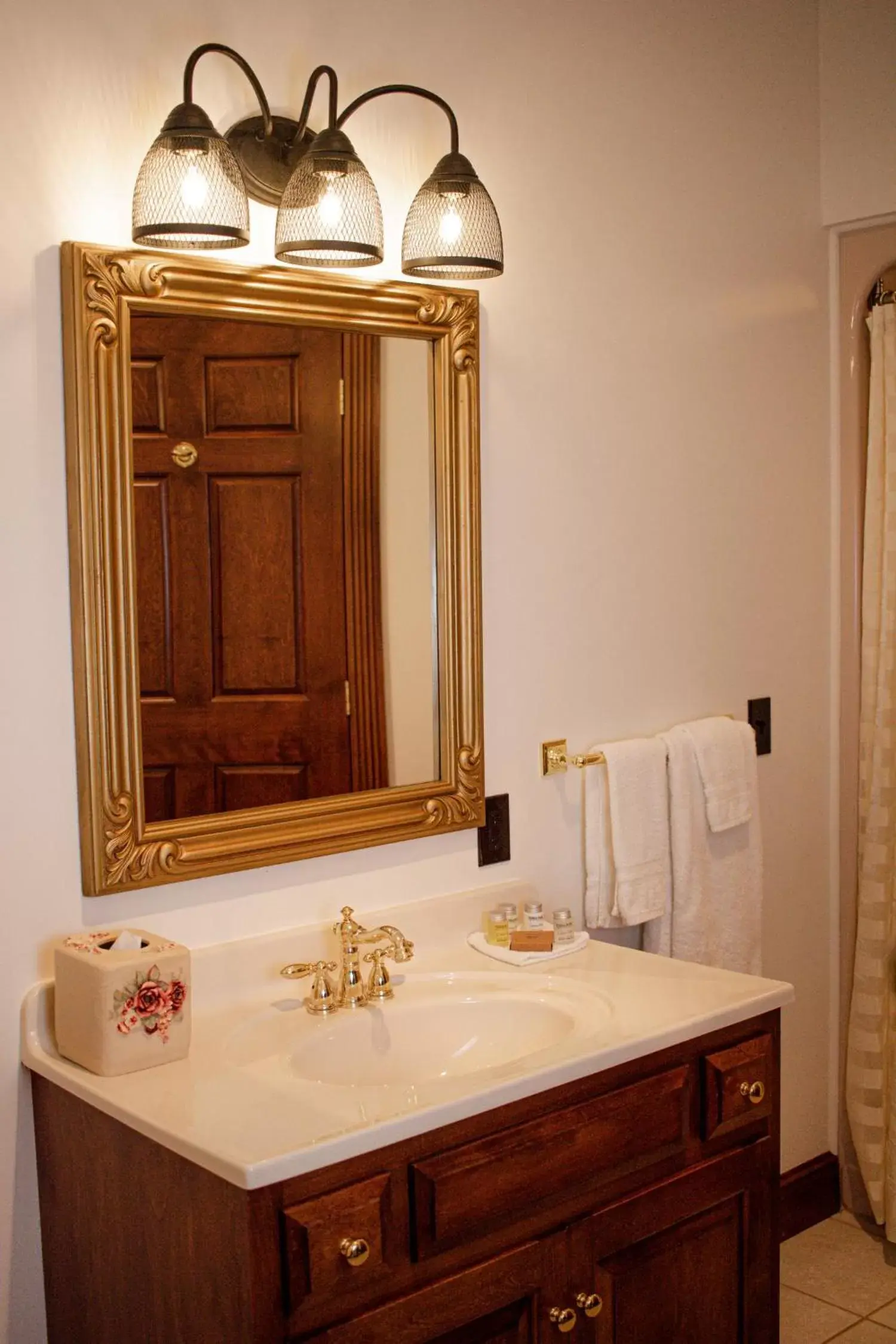 Bathroom in Hillside Inn