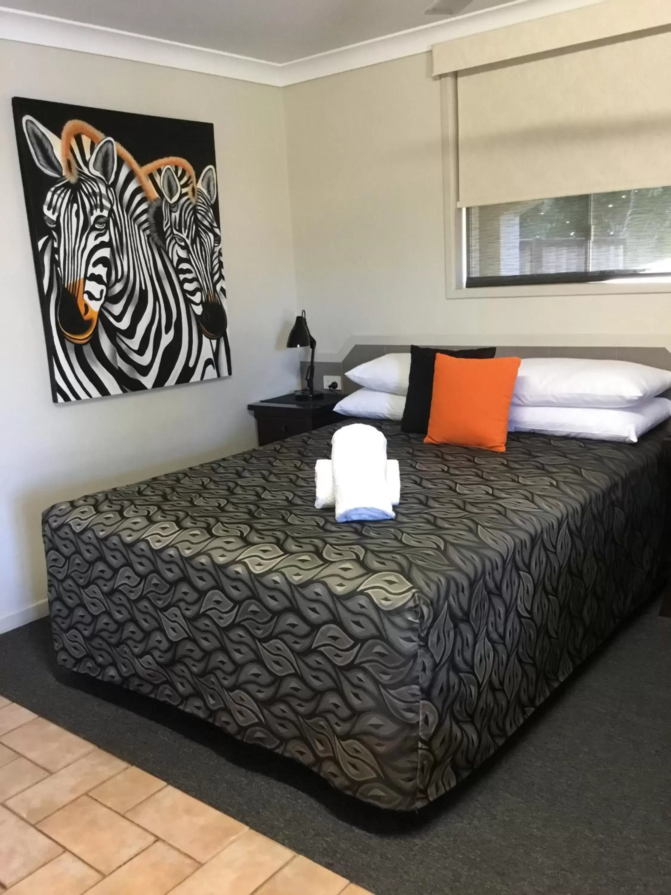 Photo of the whole room, Bed in Golden Palms Motor Inn