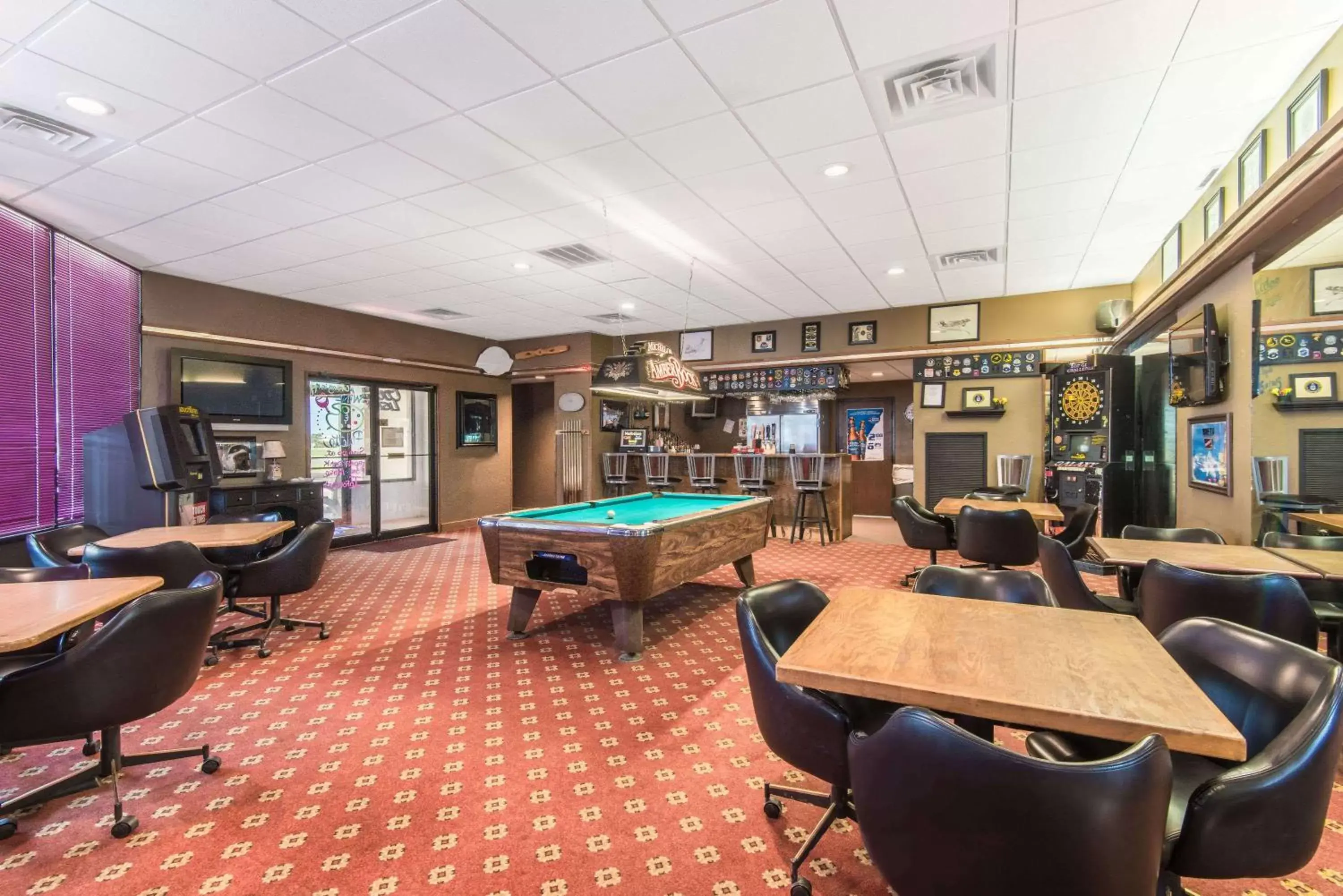 Lobby or reception, Lounge/Bar in Days Inn by Wyndham Altus