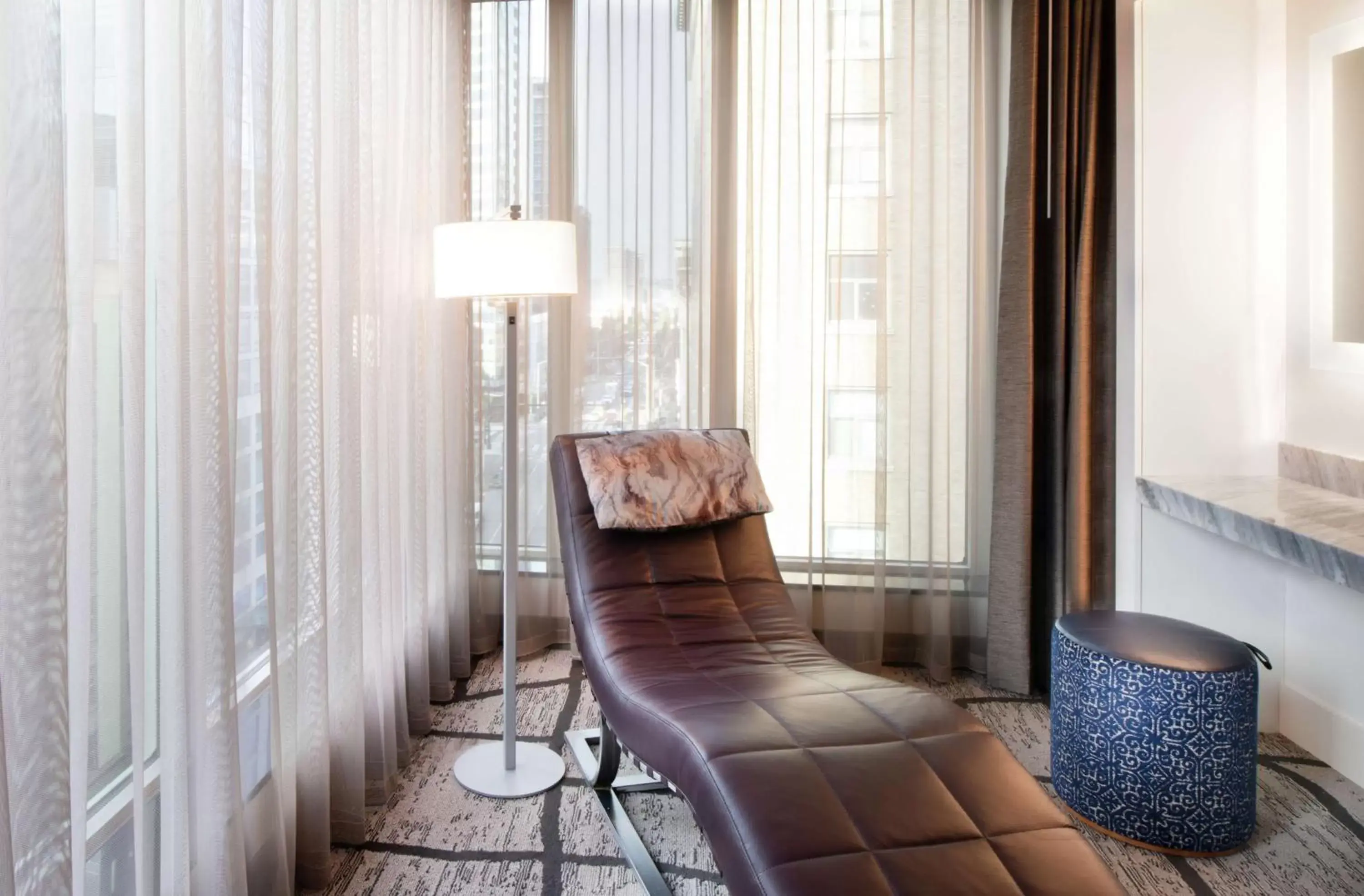 Living room, Seating Area in The Charter Hotel Seattle, Curio Collection By Hilton