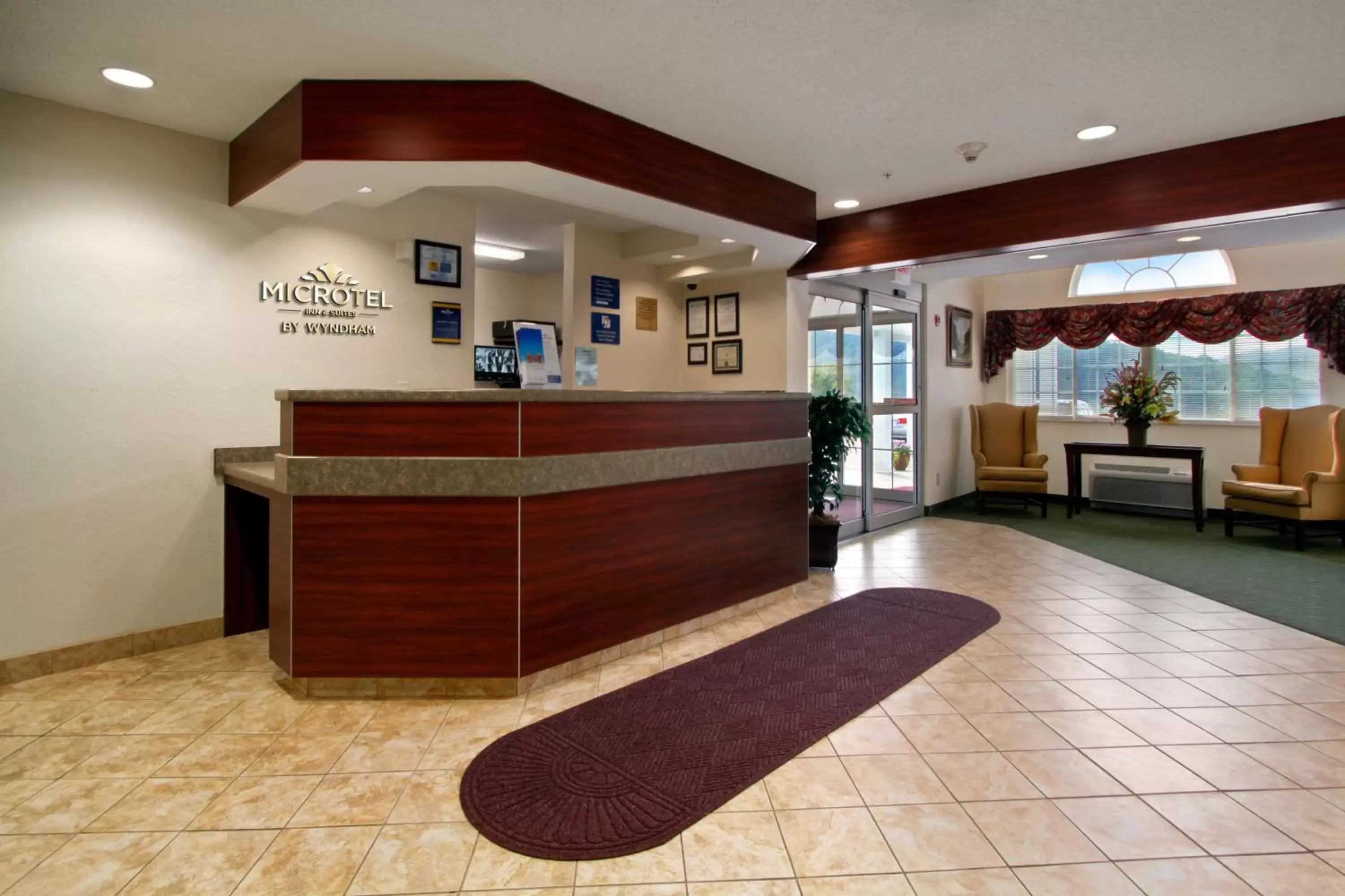 Day, Lobby/Reception in Microtel Inn and Suites Gassaway