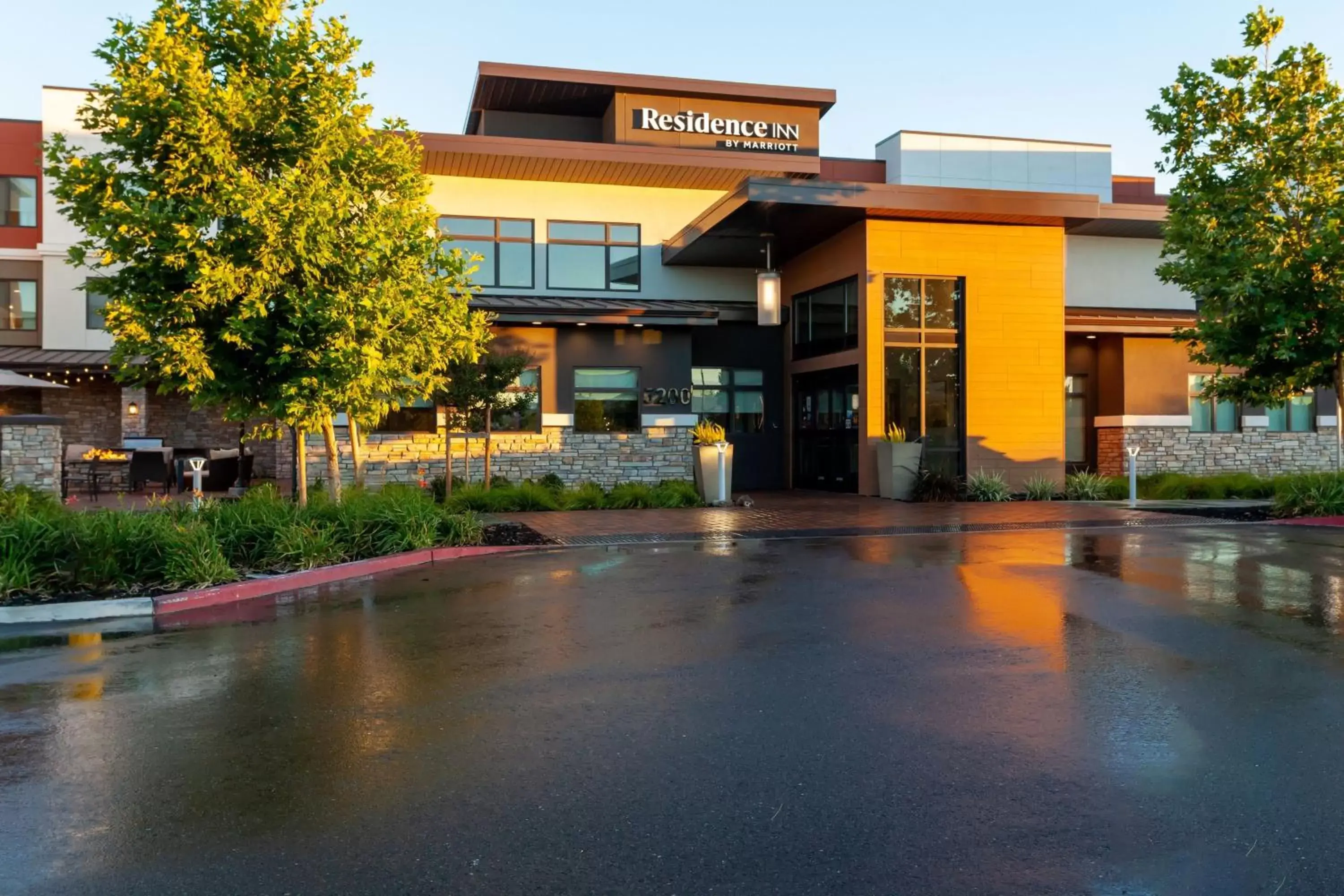 Property building, Swimming Pool in Residence Inn Livermore