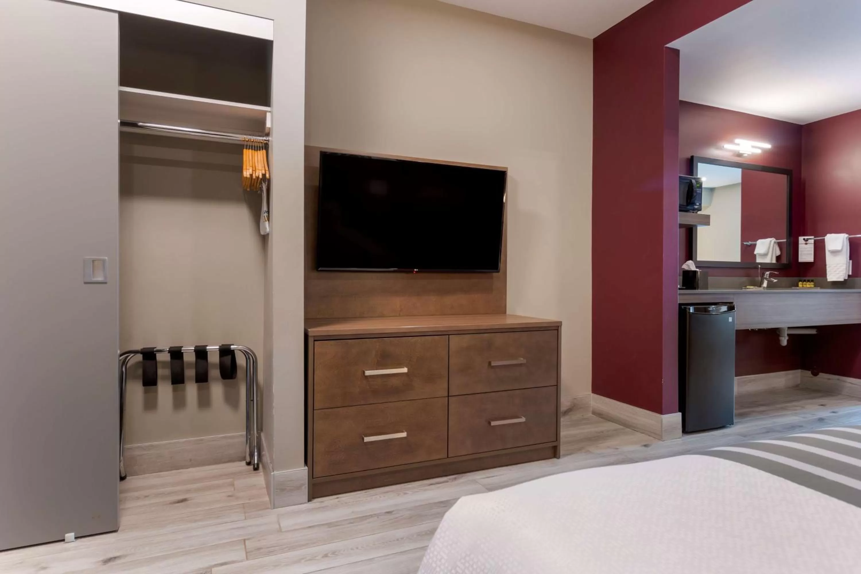 Bedroom, Bed in Best Western Plus Dauphin