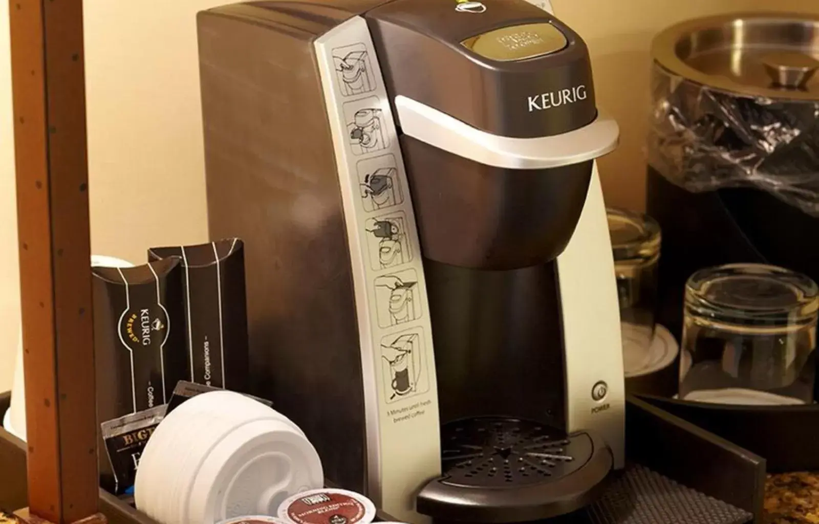 Coffee/tea facilities, Bathroom in Trianon Bonita Bay Hotel