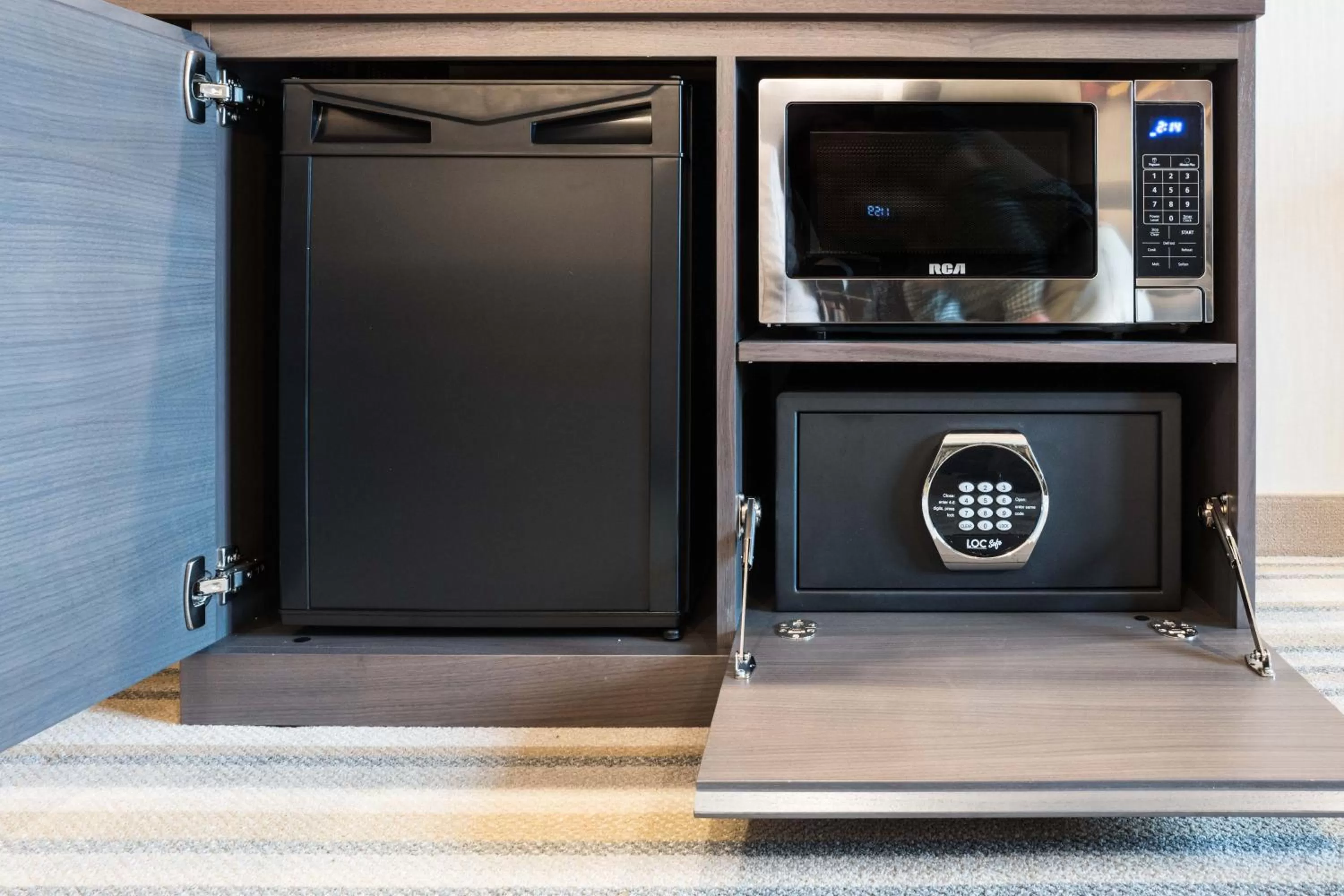 TV and multimedia in Le Chabrol Hotel & Suites