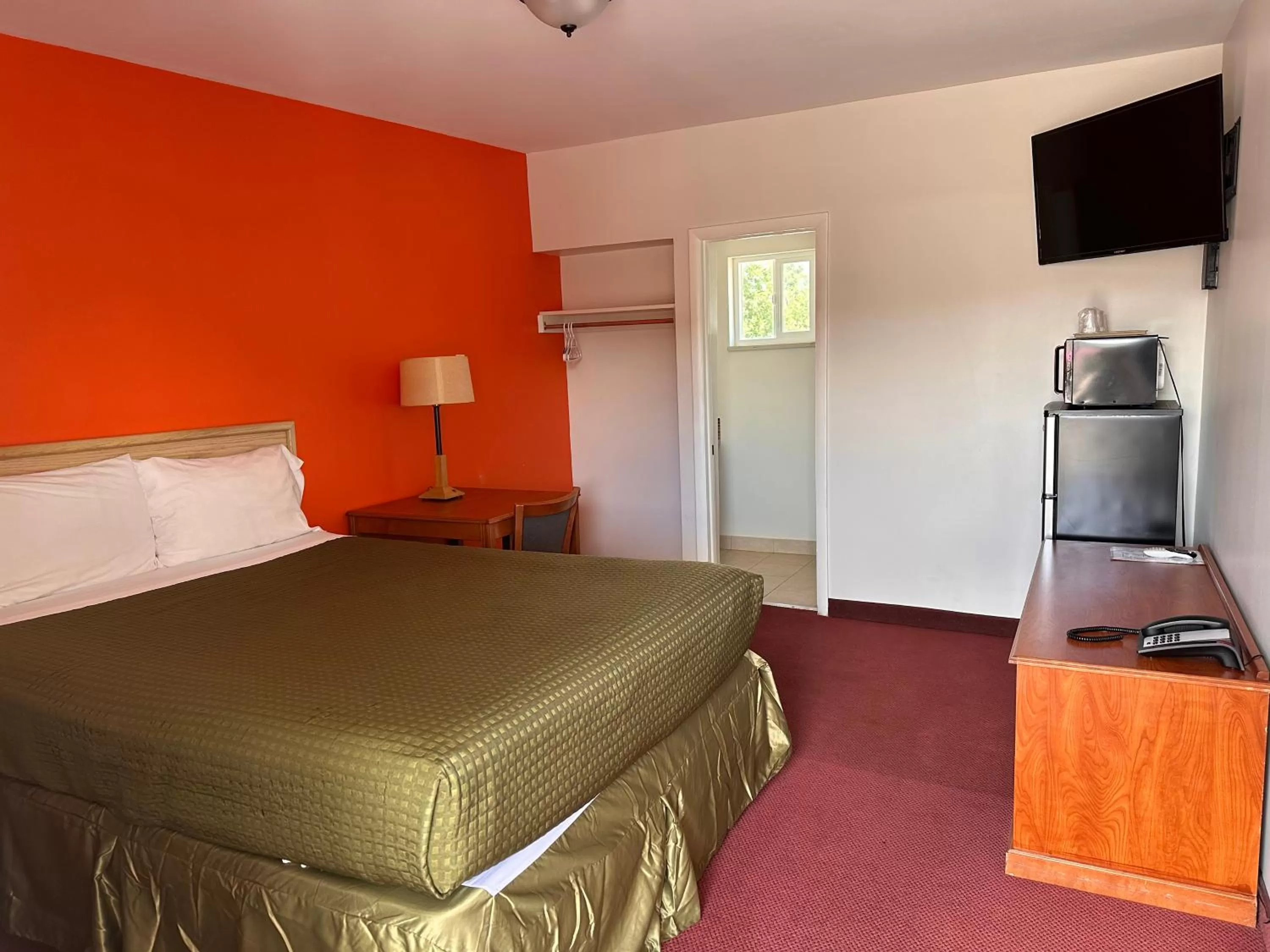 Bed in Gateway Lodge