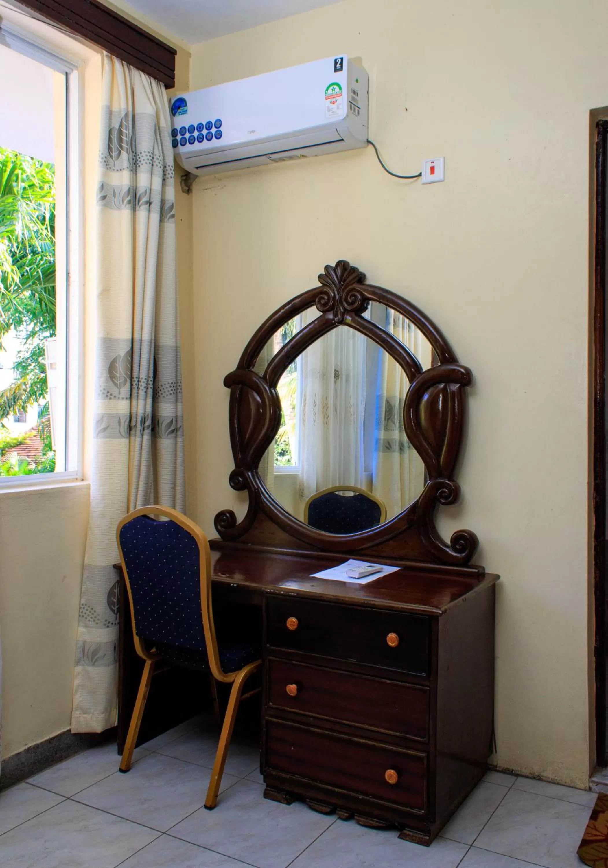 hair dresser, TV/Entertainment Center in La Fattoria Resort
